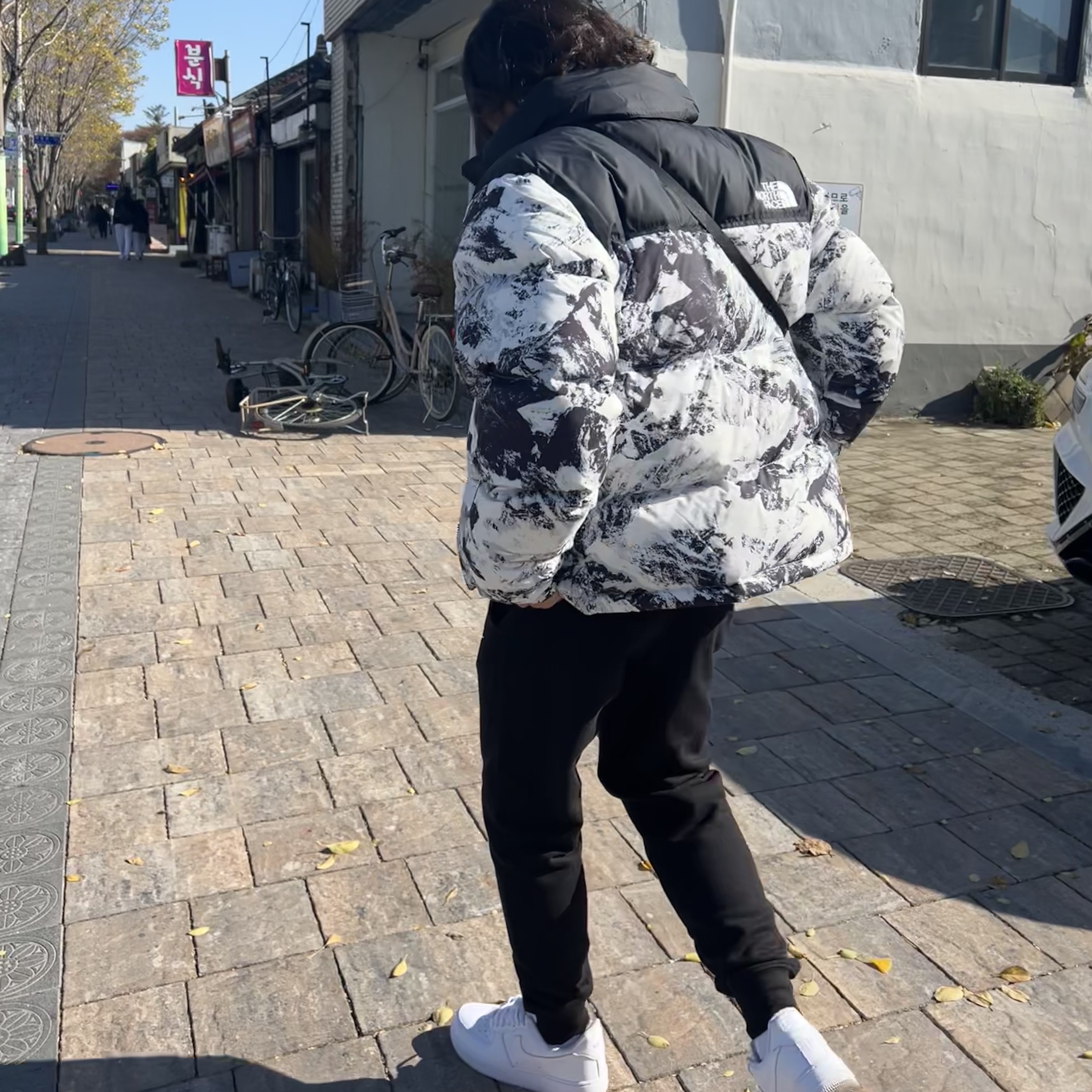 The North Face 1996 Novelty Nuptse Jacket Nutral Gray 착용 스타일