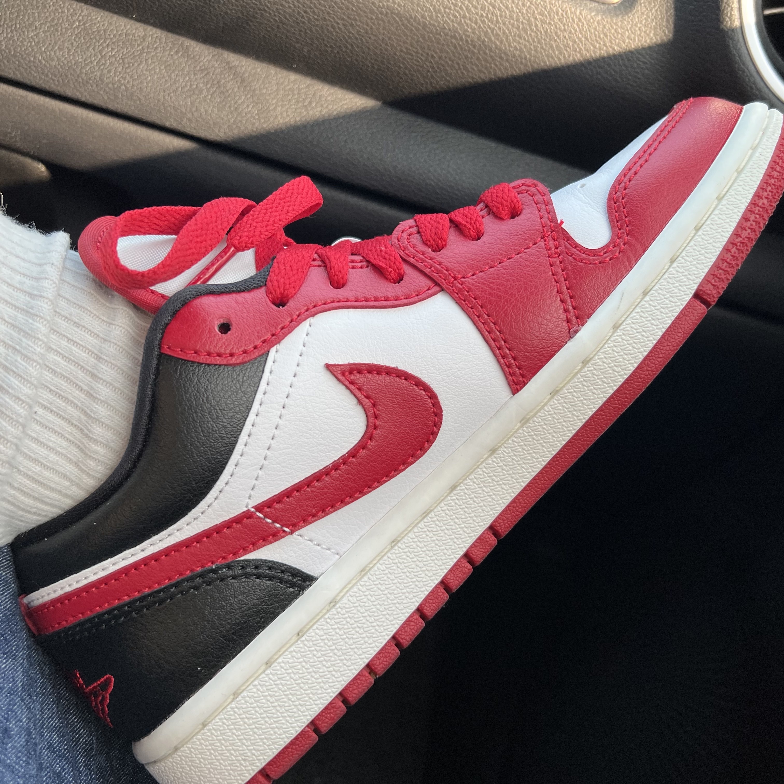 (W) Jordan 1 Low White Gym Red 착용 스타일 - 2