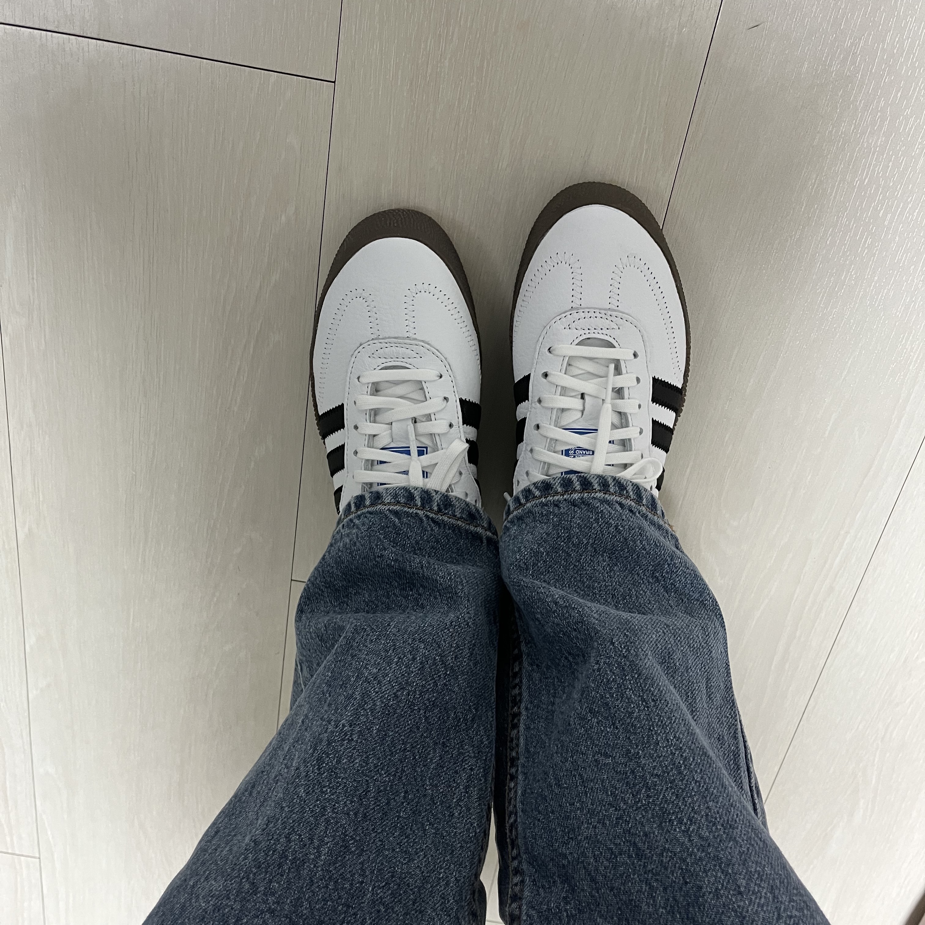 (W) Adidas Sambarose White Black Gum 착용 스타일 - 1