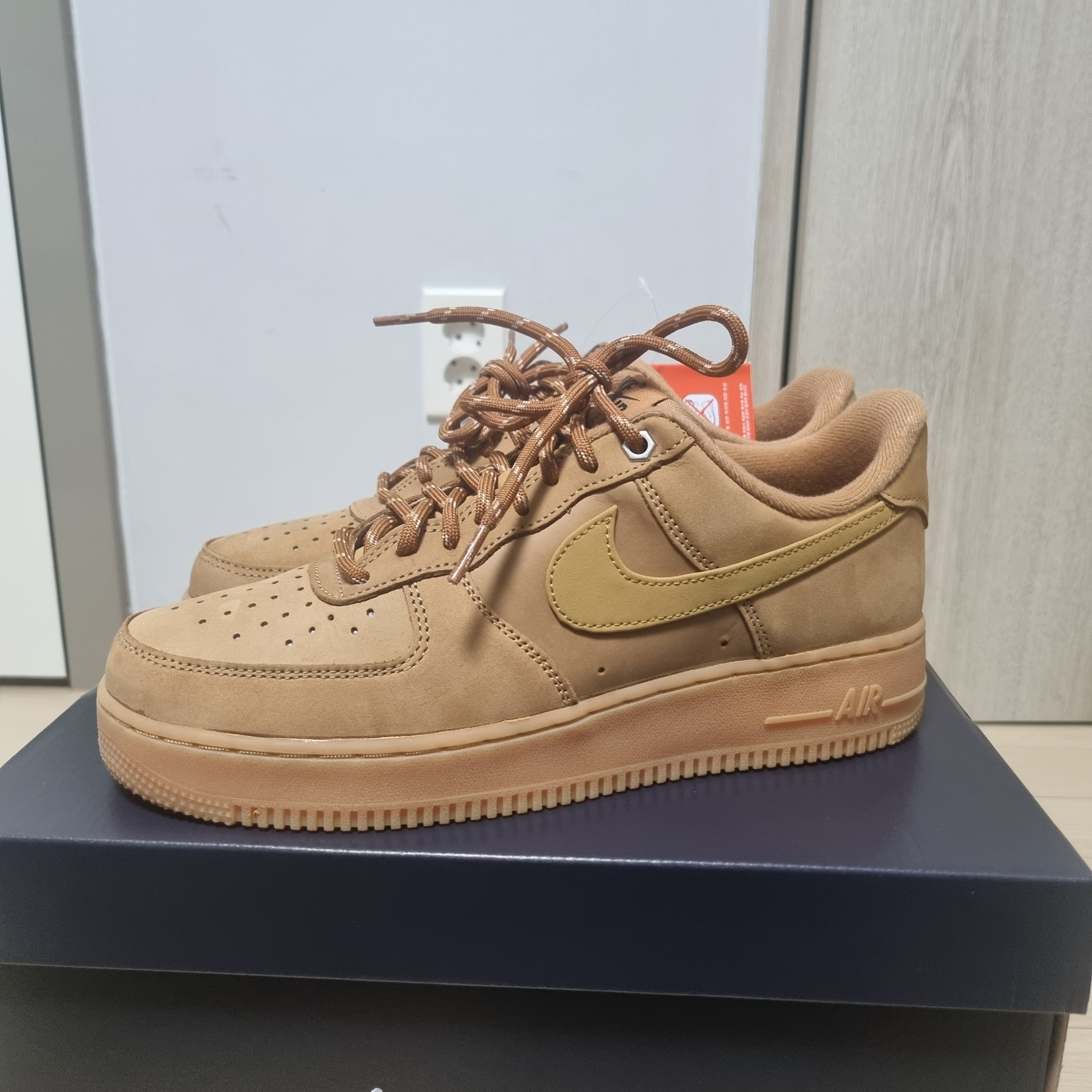 Nike Air Force 1 '07 WB Flax 착용 스타일 - 2