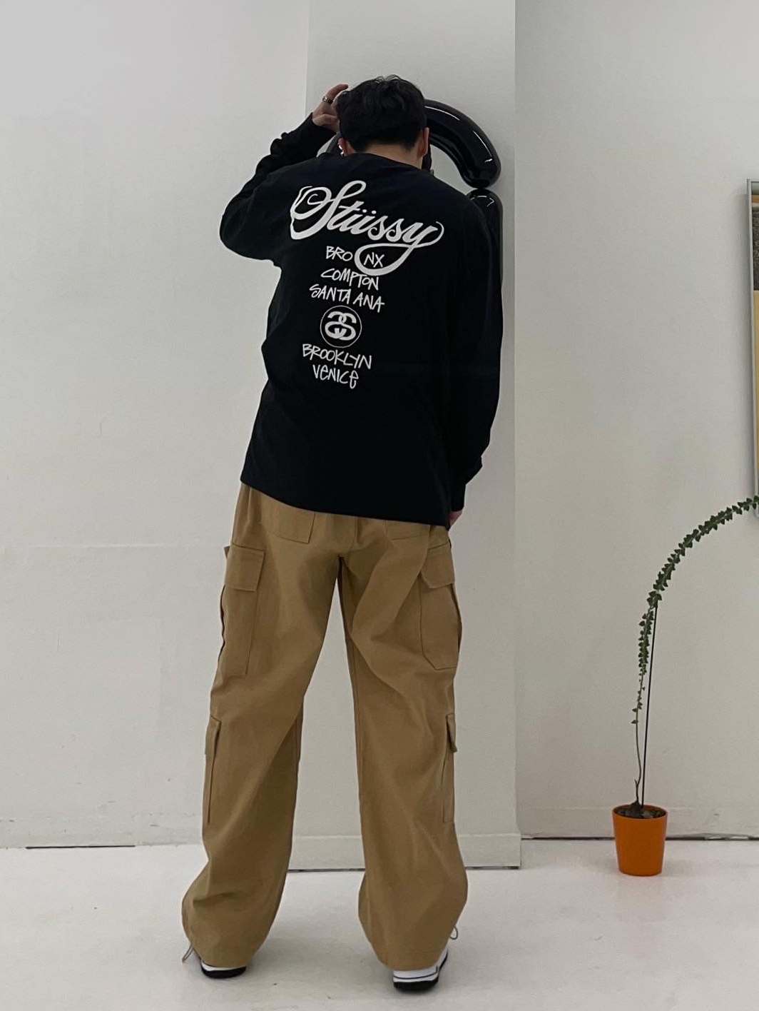 Stussy World Tour LS T-Shirt Black 착용 스타일