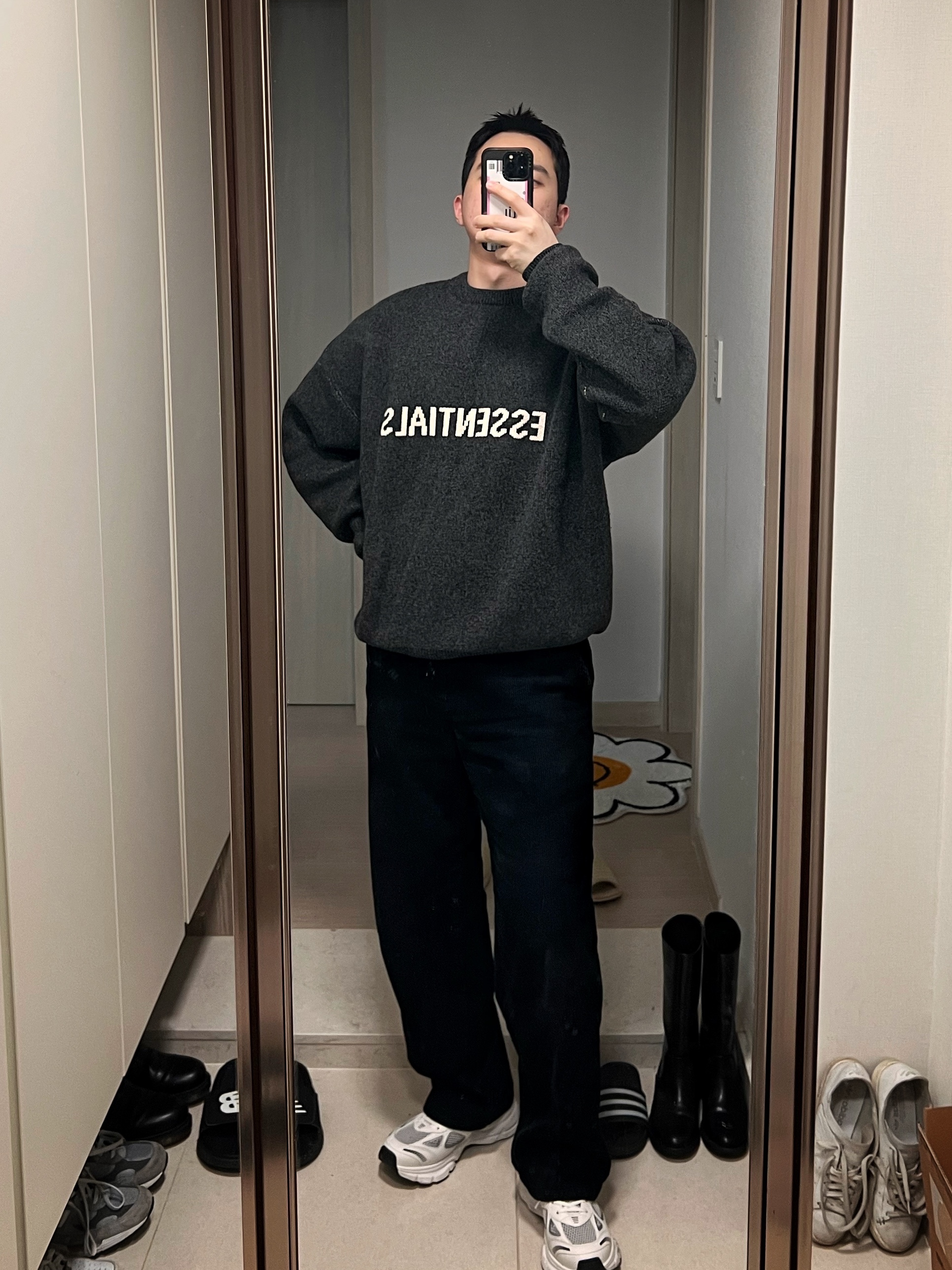Essentials Knit Sweater Black Melange - 20SS, New Balance 992 Made in USA Grey - D Standard 착용 스타일 - 2