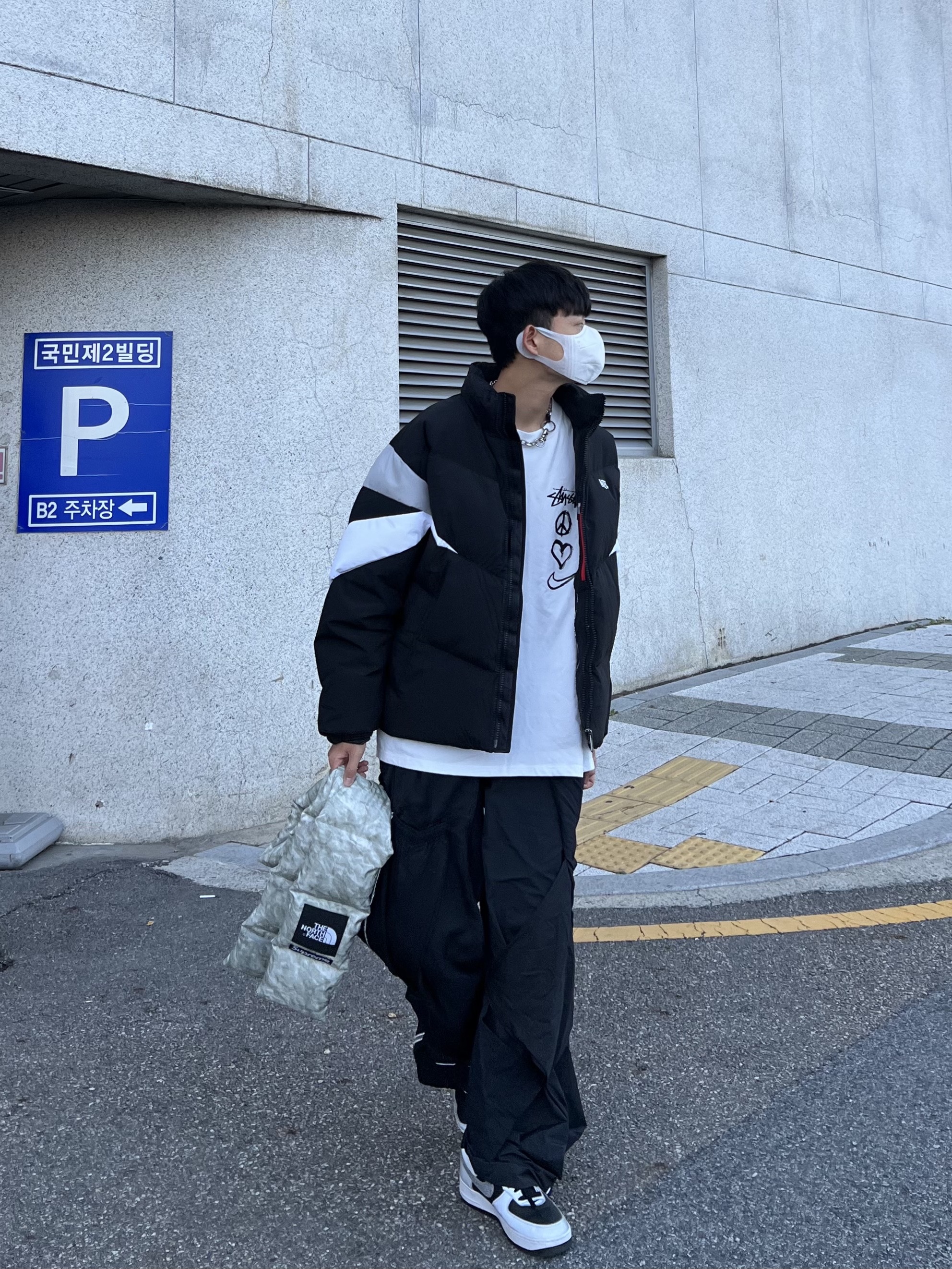 Nike x Stussy NRG RA T-Shirt Summit White (DM4942-121), Our Legacy Ladon Brass Keychain Matte Nickel 착용 스타일 - 2