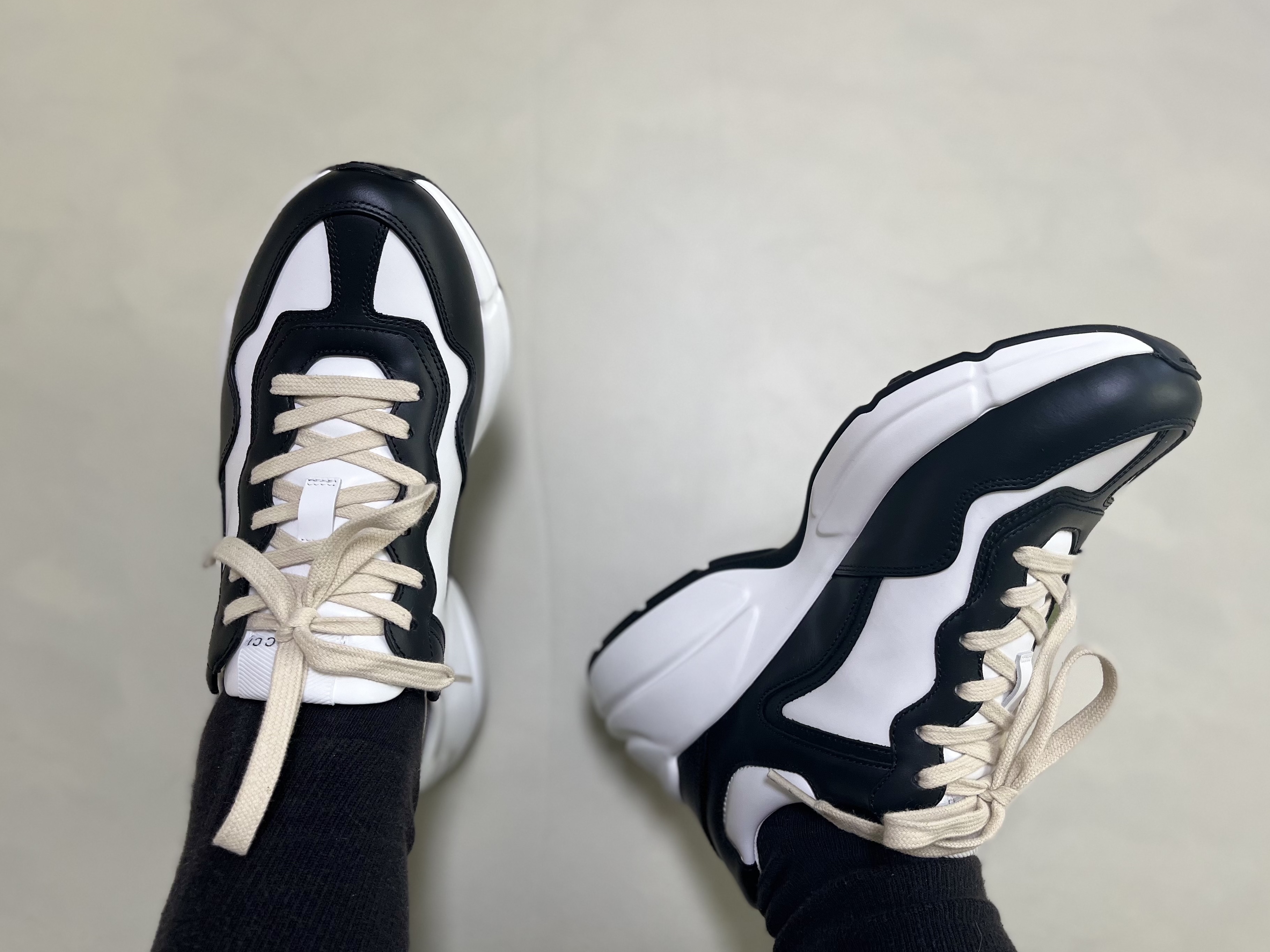 Gucci Rhyton Leather Sneakers Black White, (W) Nike Dunk Low Black 착용 스타일 - 2