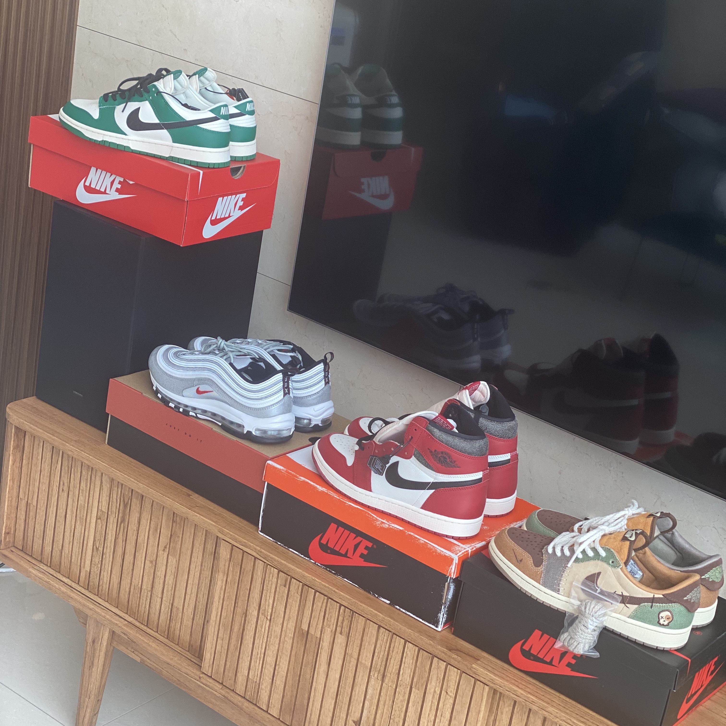 Jordan 1 Retro High OG Chicago 2022, Nike Air Max 97 OG Silver Bullet 2022 착용 스타일