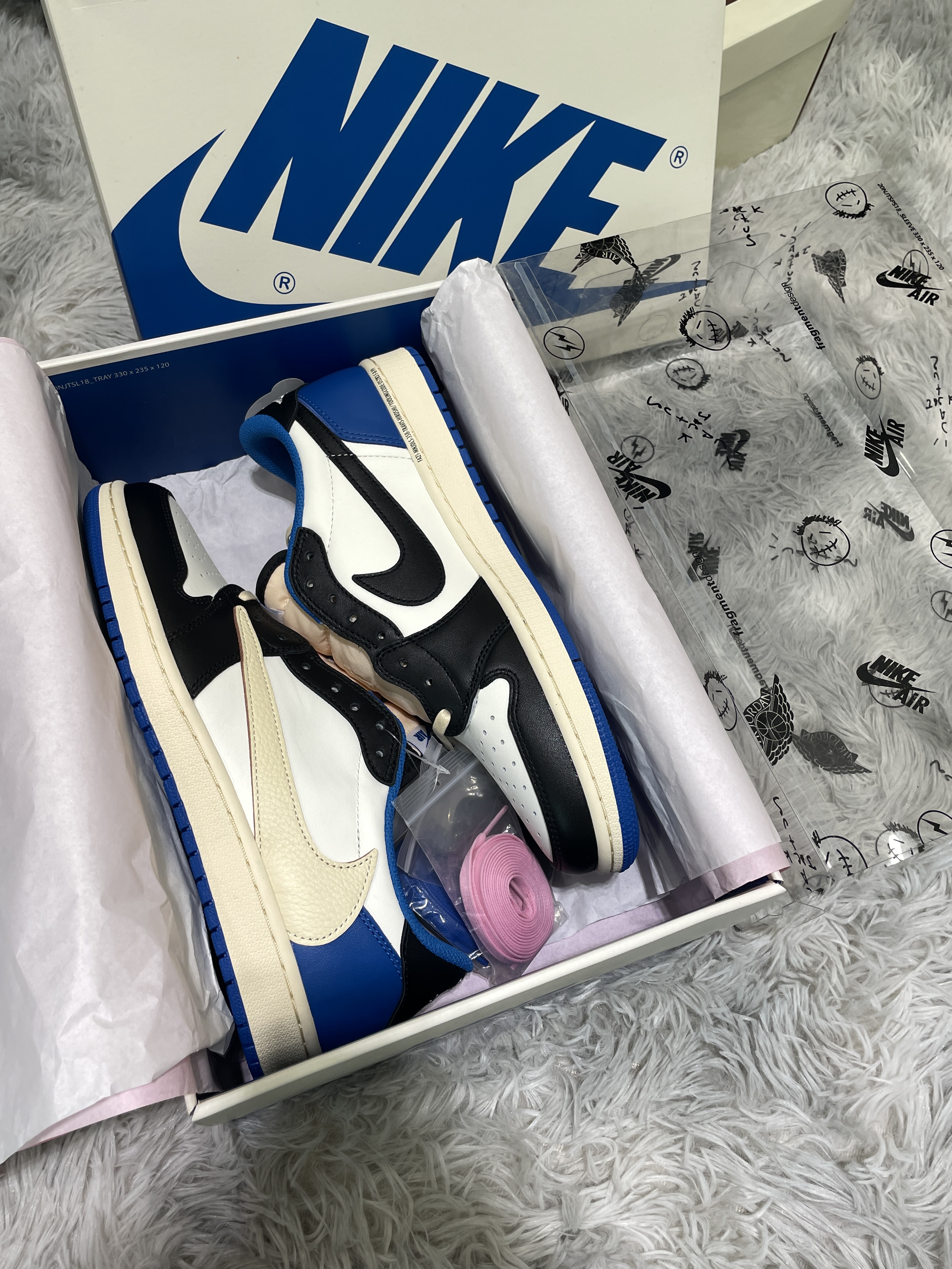 Jordan 1 x Travis Scott x Fragment Retro Low OG SP Military Blue 착용 스타일 - 4
