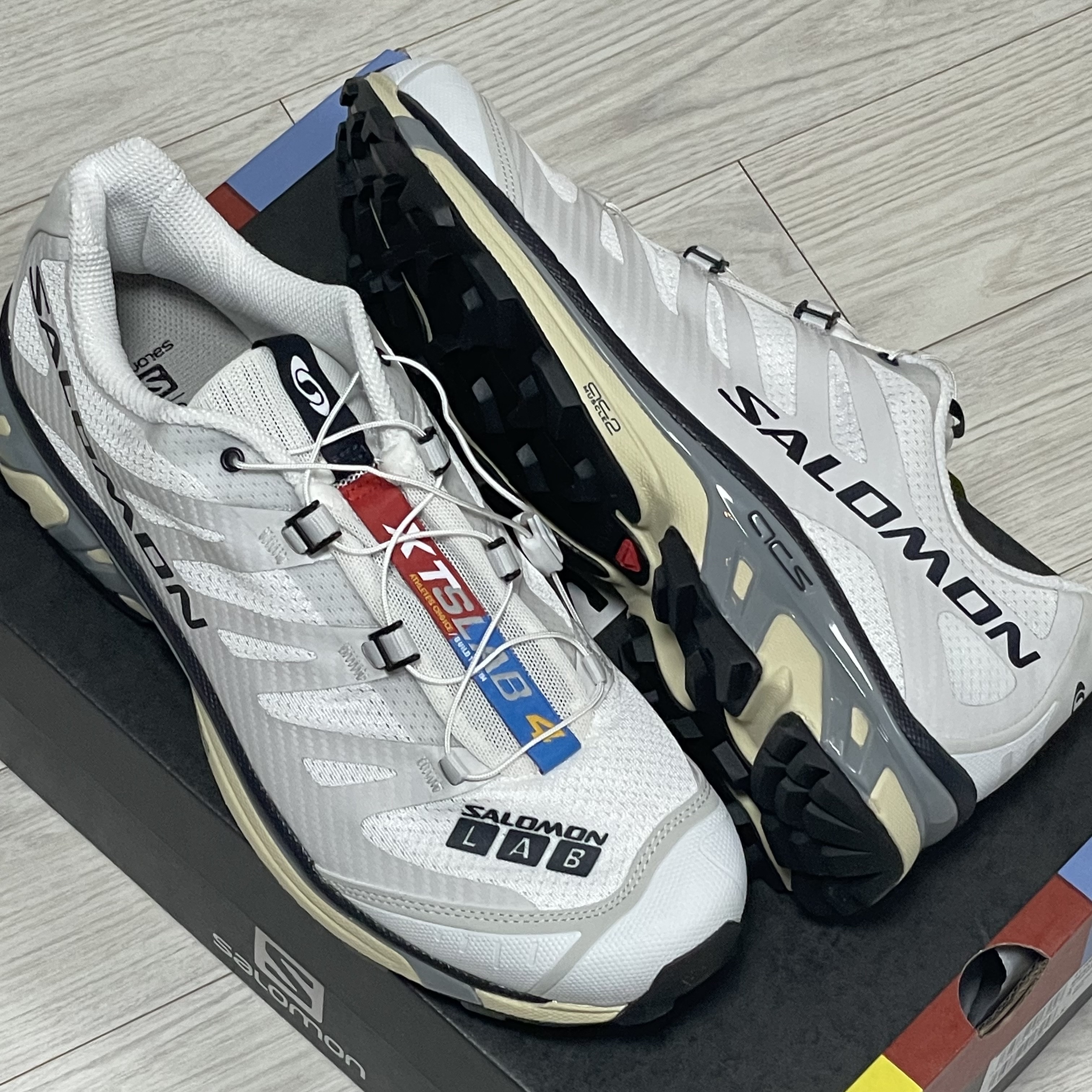 Salomon XT-4 White Lunar Rock 착용 스타일