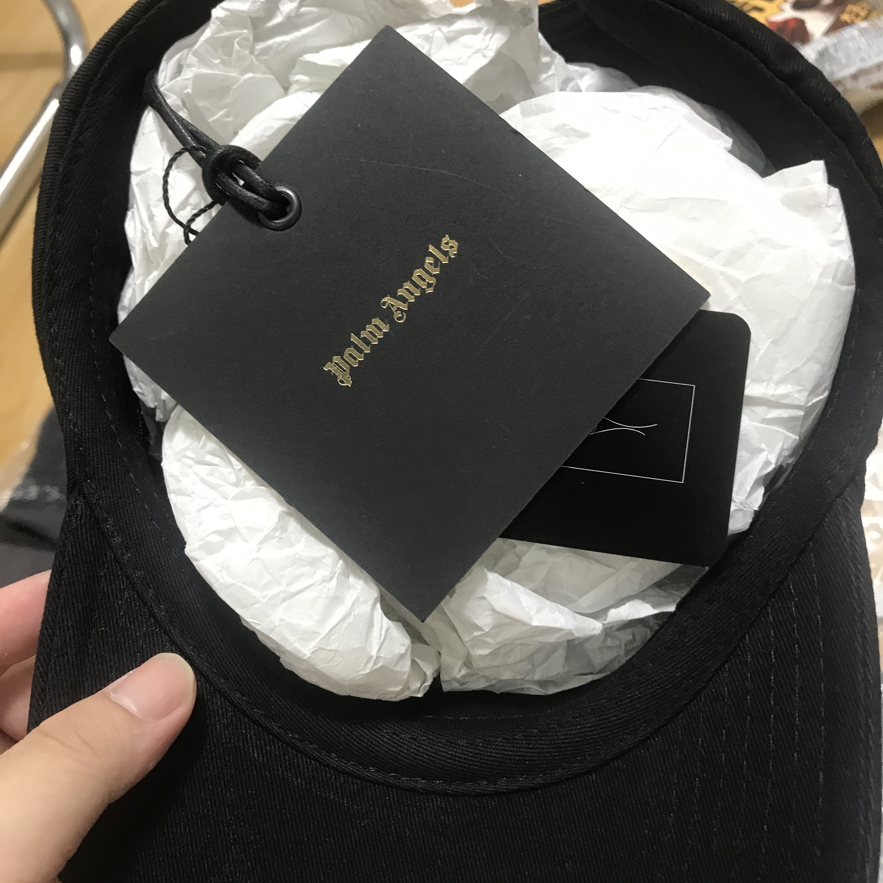 Palm Angels Black Logo Cap Black White 착용 스타일 - 2