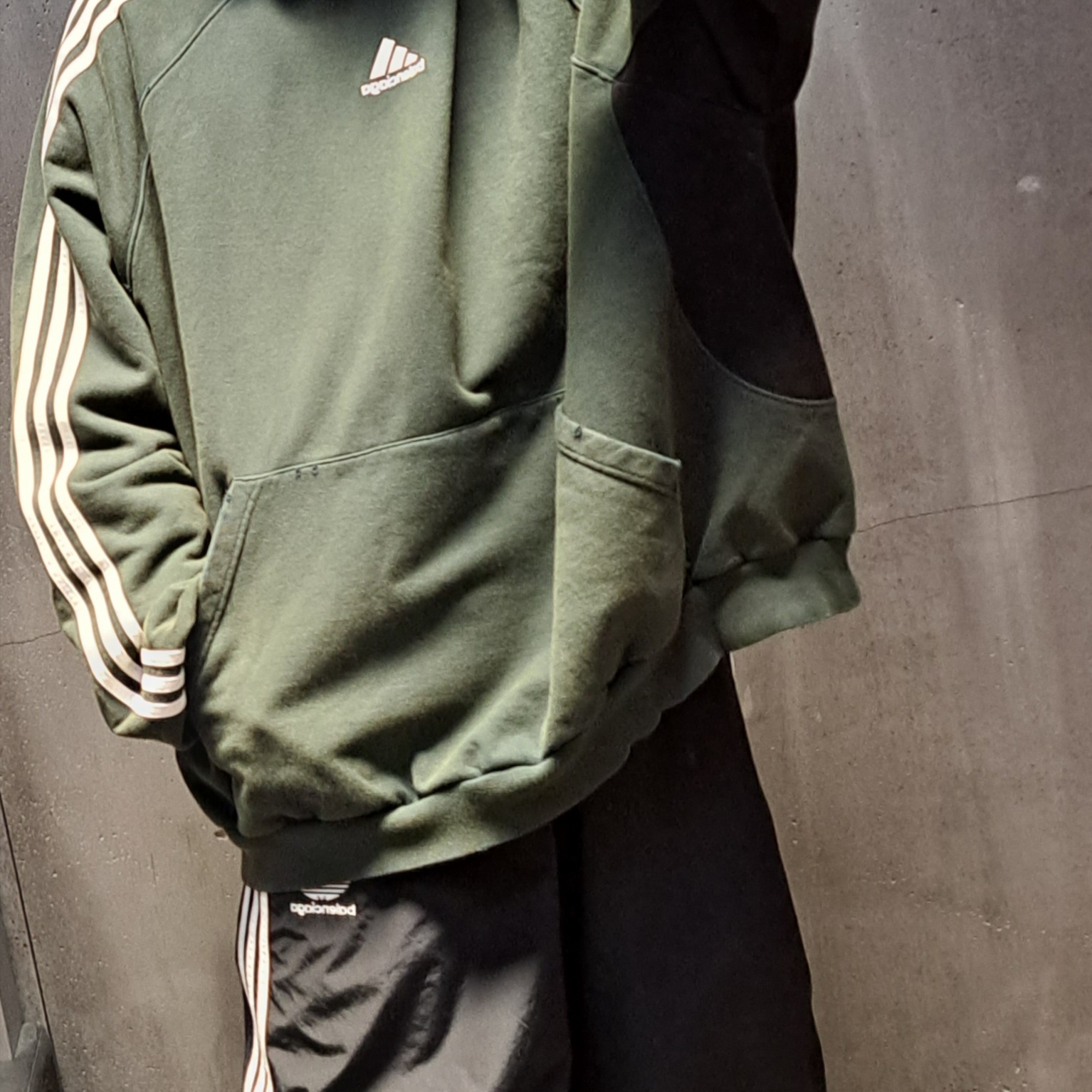 Balenciaga x Adidas Heavyweight Fleece Oversized Hoodie Green 착용 스타일