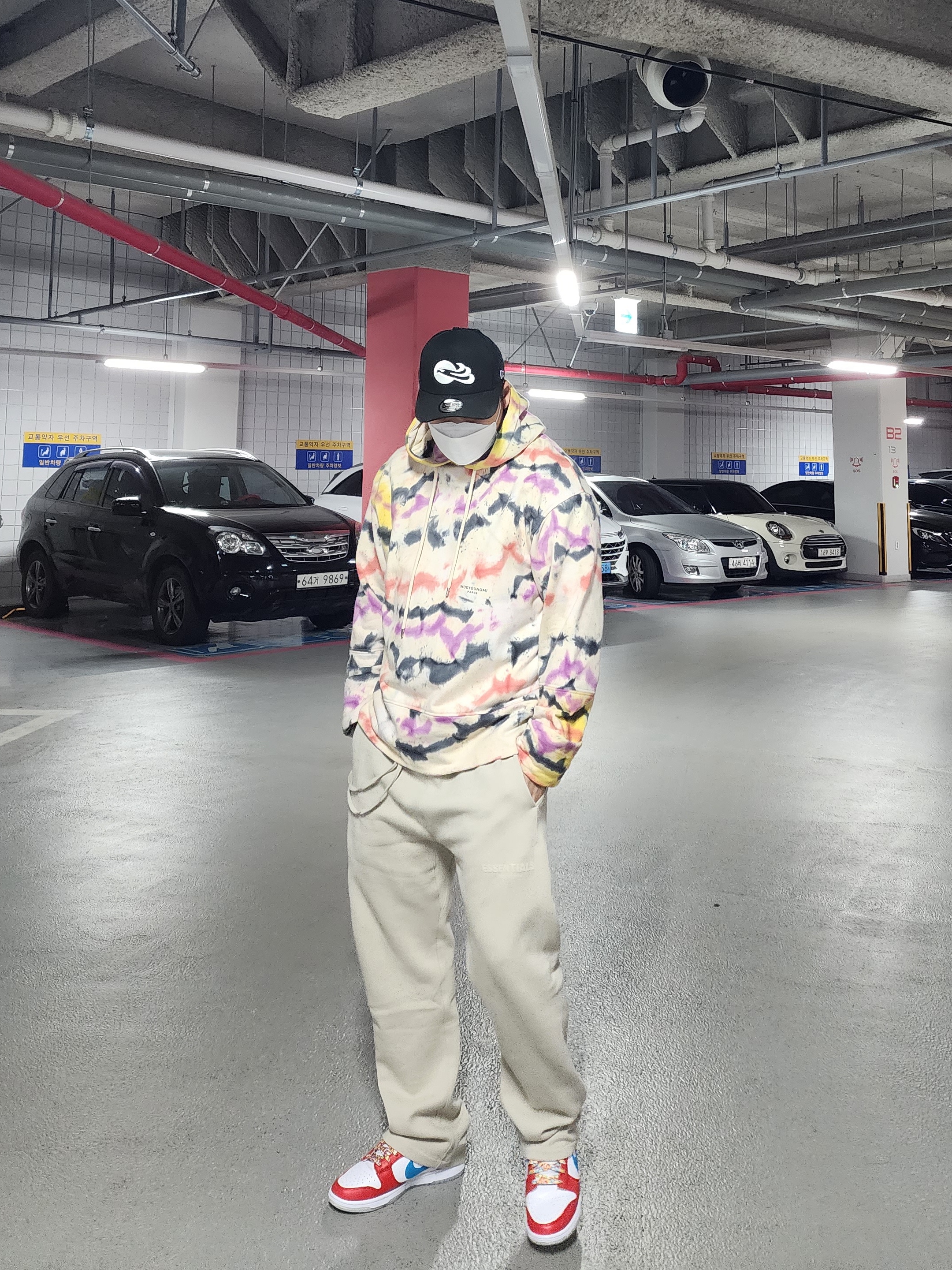 Essentials Relaxed Sweatpants Wheat - 22SS, Nike x LeBron James x Fruity Pebbles Dunk Low QS Habanero Red 착용 스타일