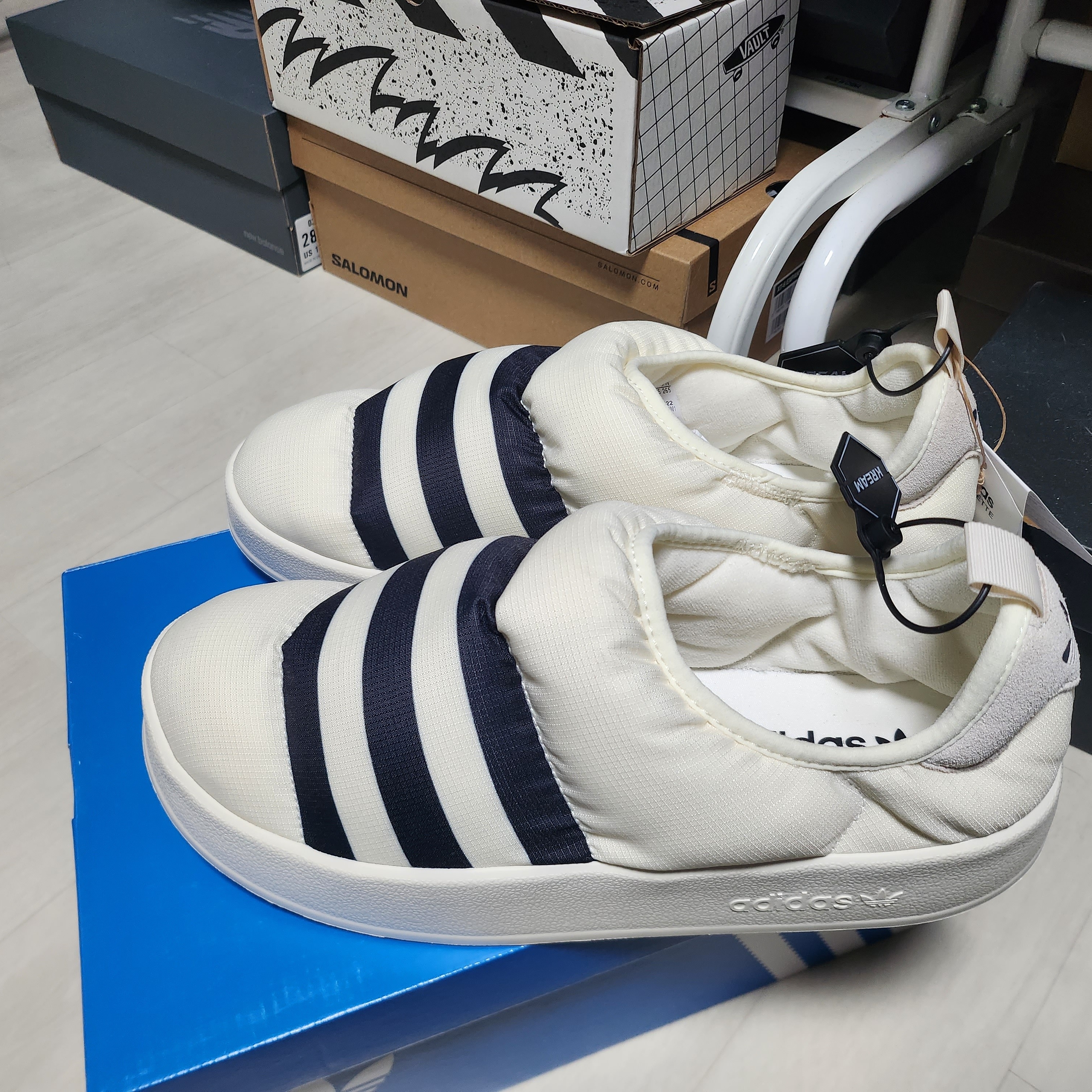 Adidas Puffylette Off White 착용 스타일