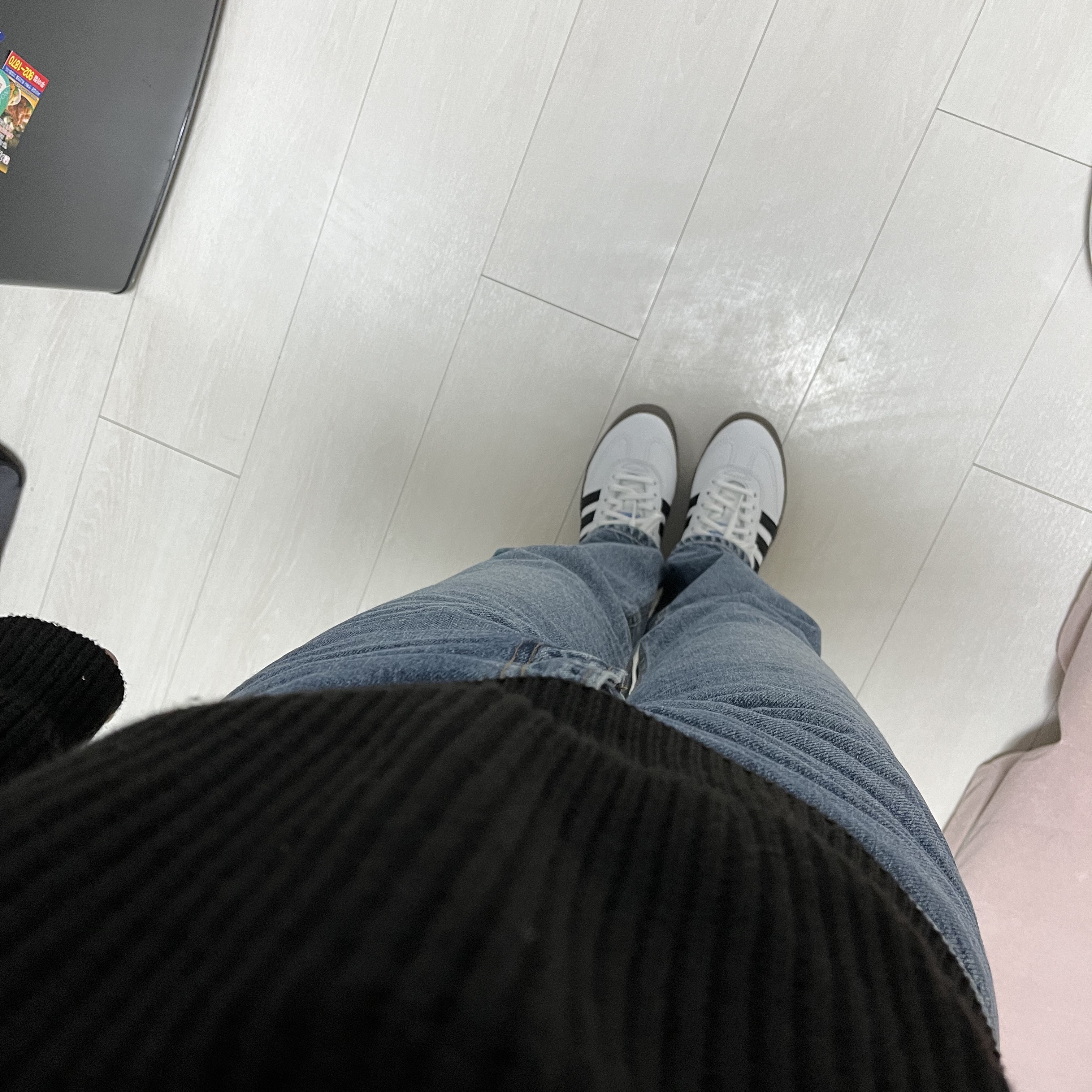 (W) Adidas Sambarose White Black Gum 착용 스타일 - 2