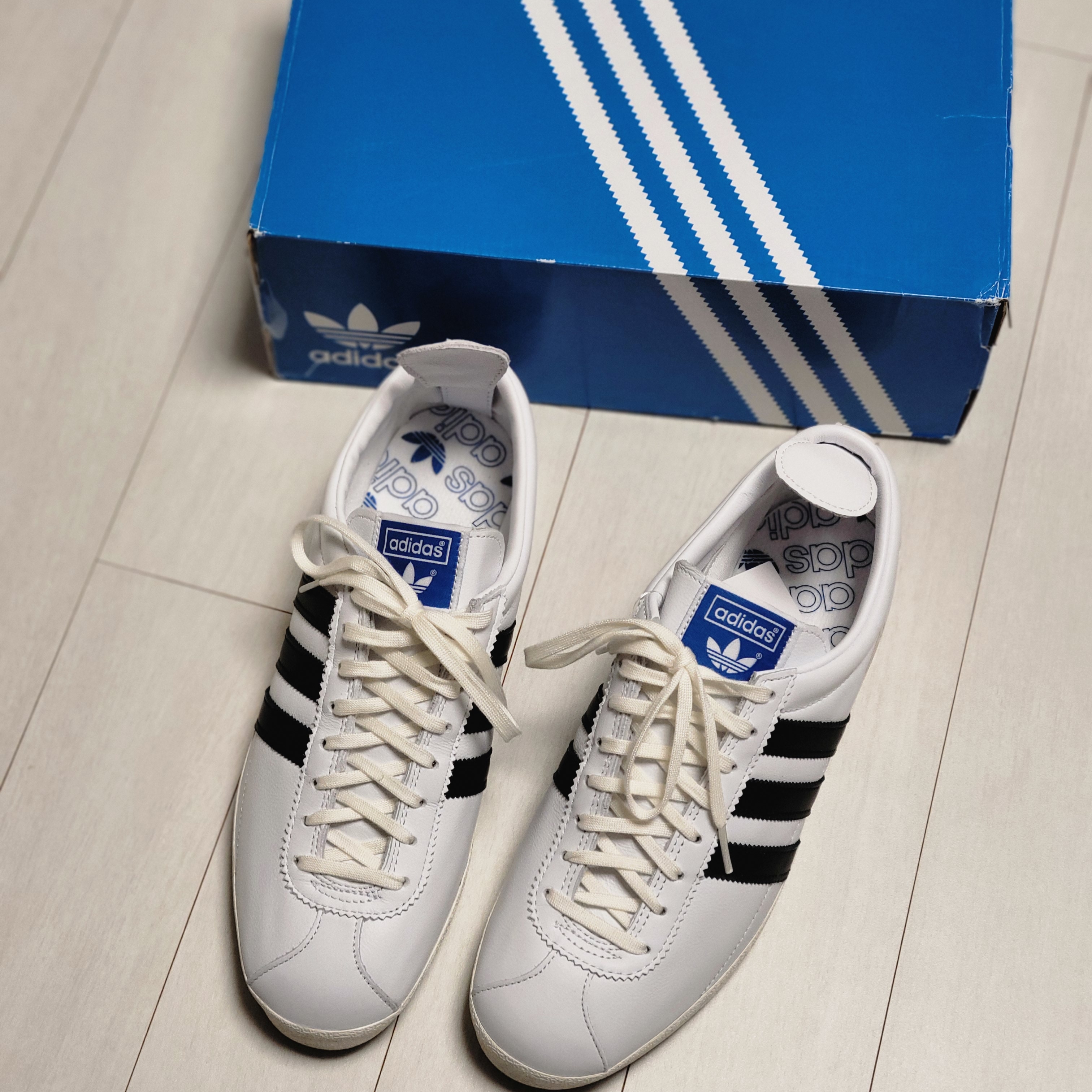 Adidas Gazelle Vintage White Black 착용 스타일 - 1