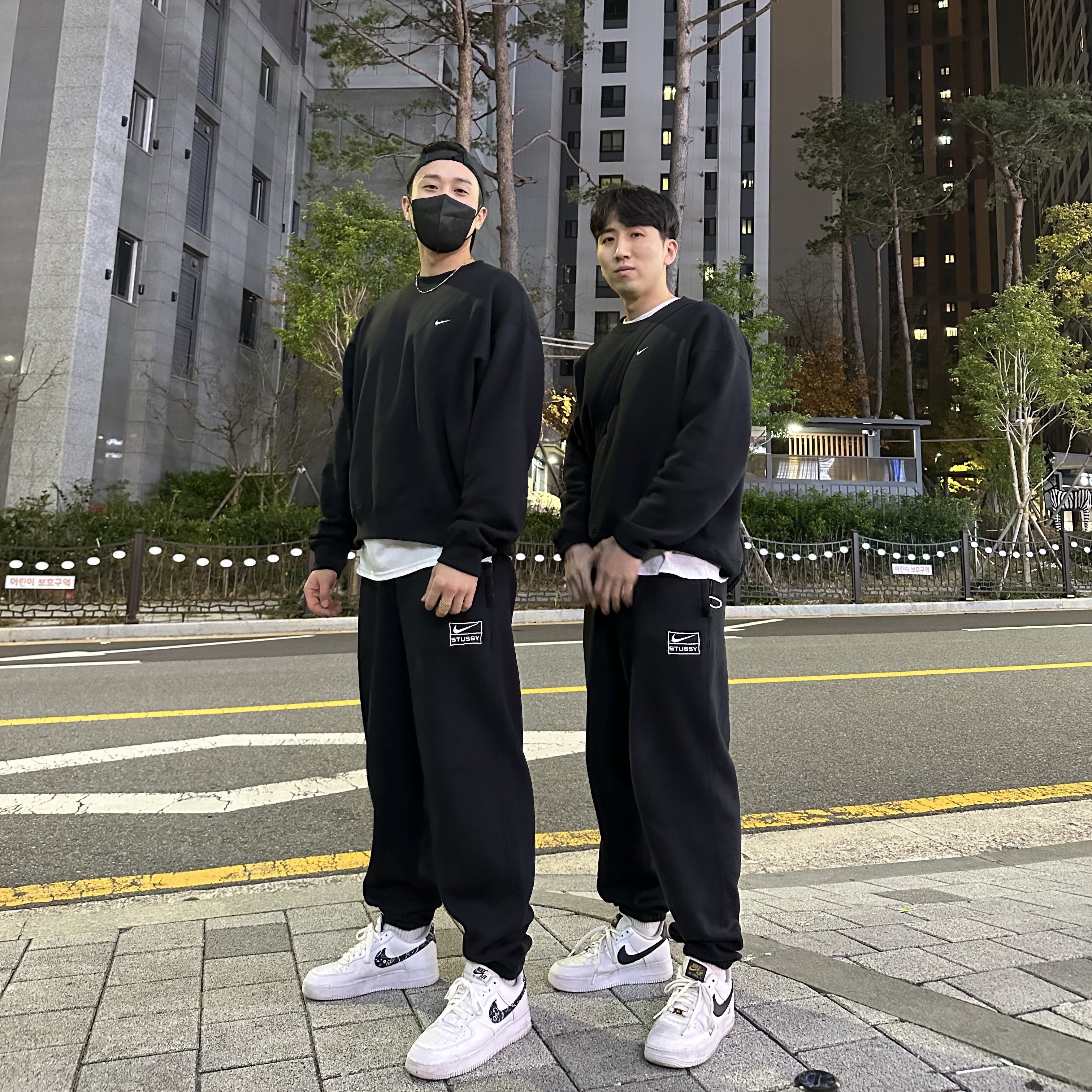 Nike NRG Solo Swoosh Crew Fleece Black White - Asia, Nike x Stussy NRG RA Washed Fleece Pants Black (DN4030-010) 착용 스타일