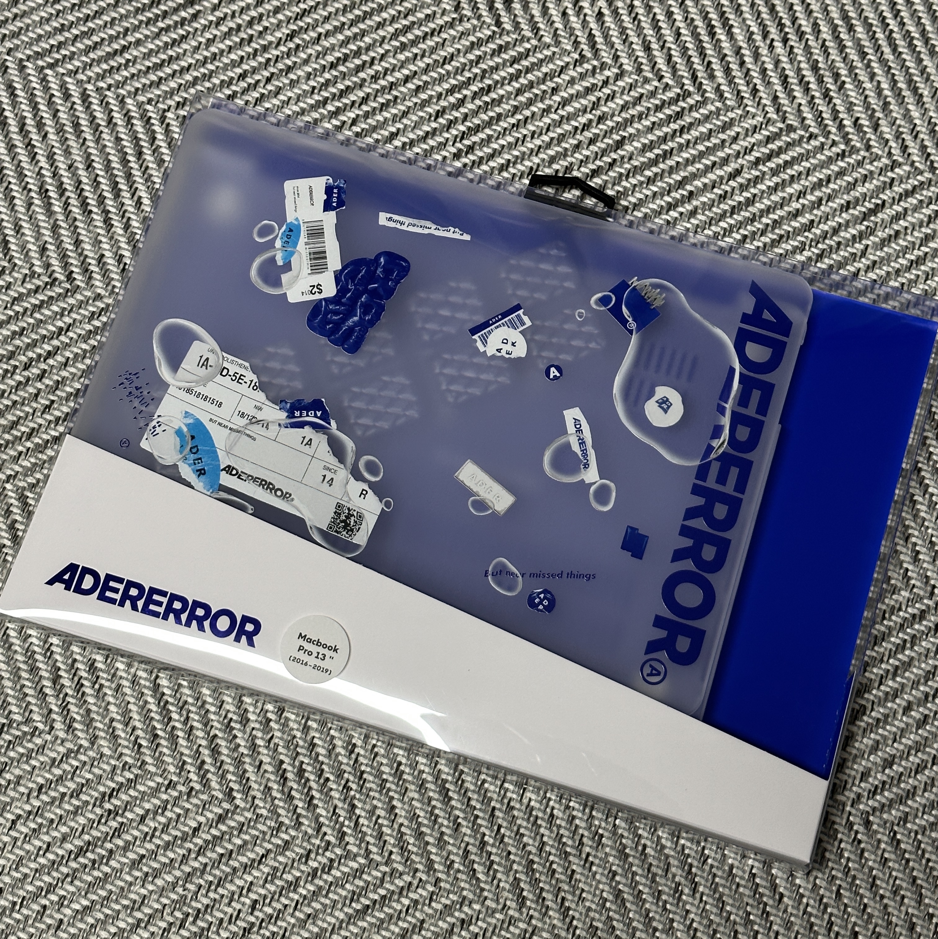 Casetify x Ader Error Sticker MacBook Case Clear 착용 스타일 - 2