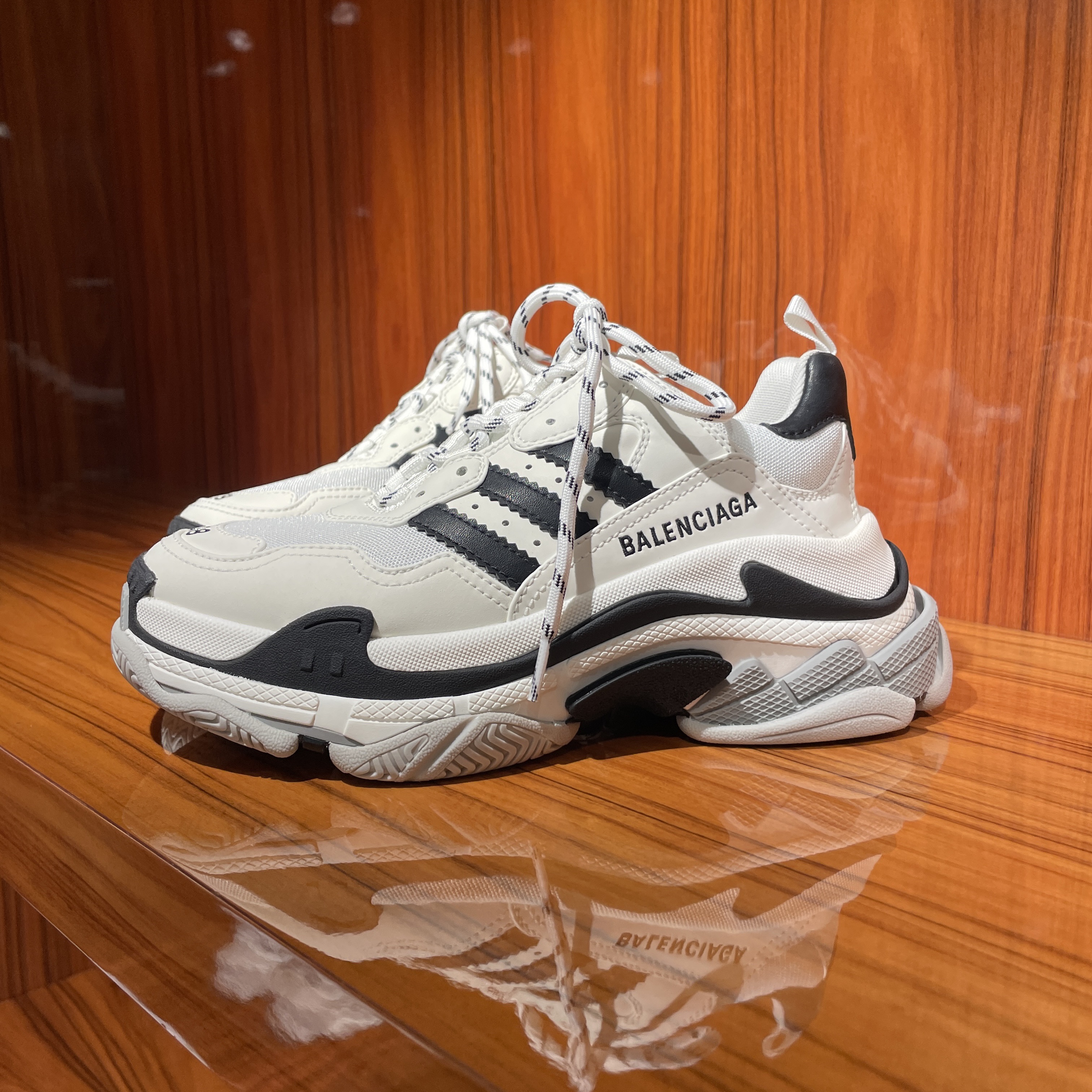 Balenciaga x Adidas Triple S Sneakers White Black 착용 스타일