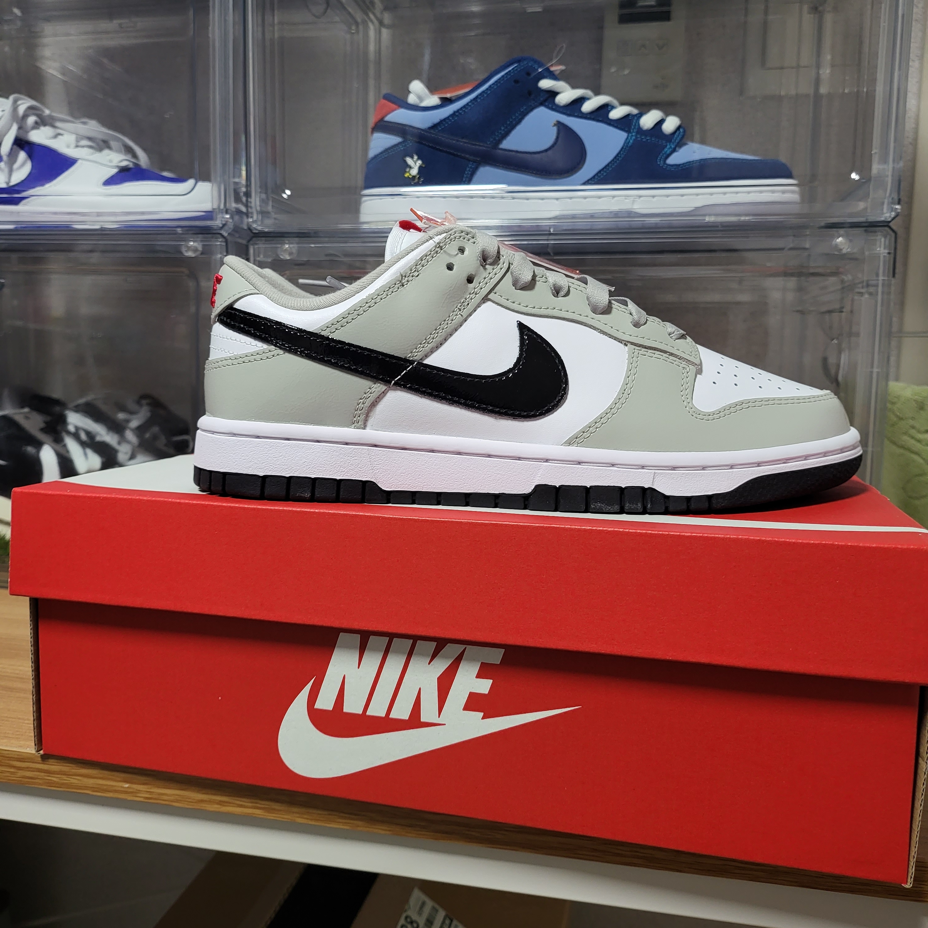 (W) Nike Dunk Low Essential Light Iron Ore Black 착용 스타일 - 5