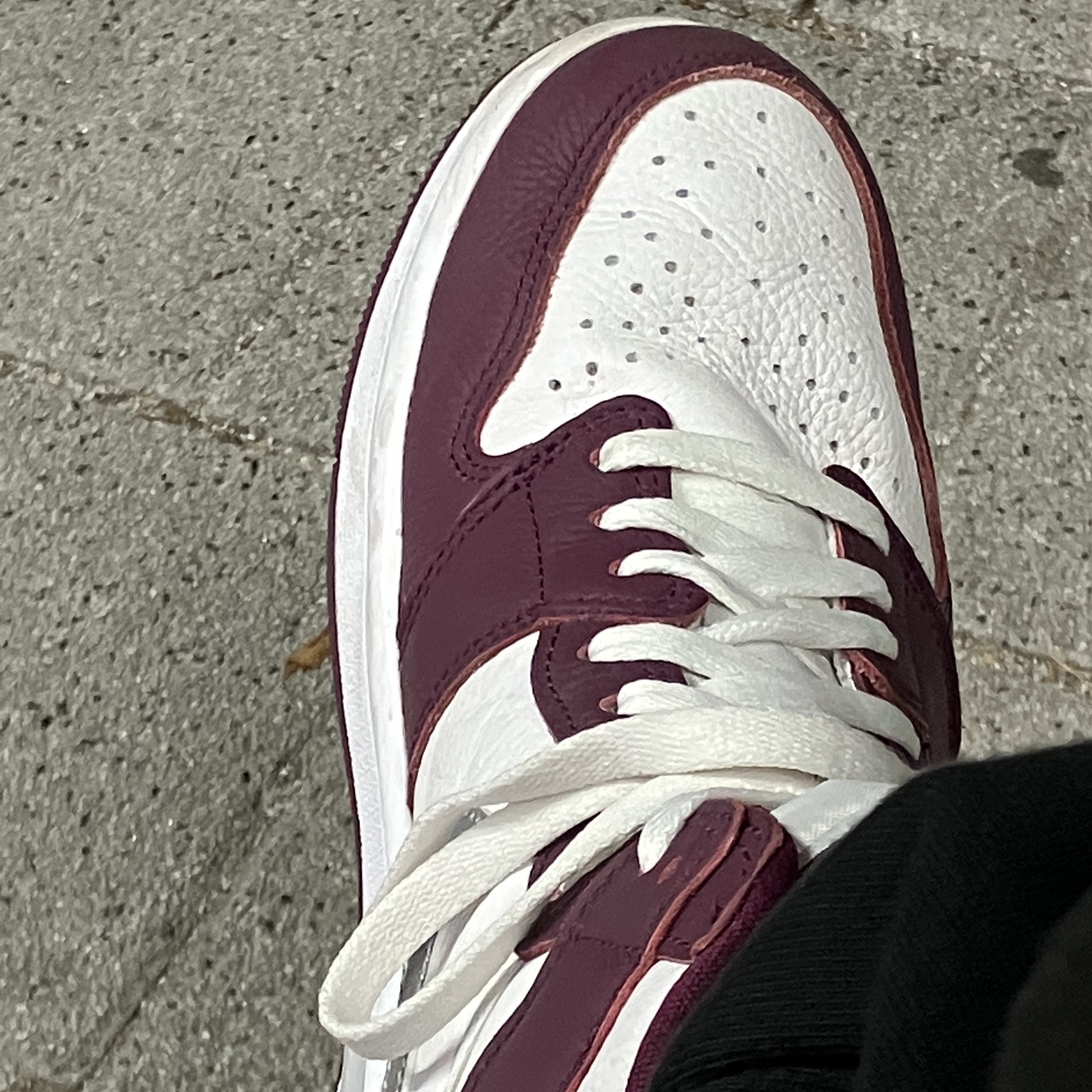 Jordan 1 Retro High OG Bordeaux 착용 스타일
