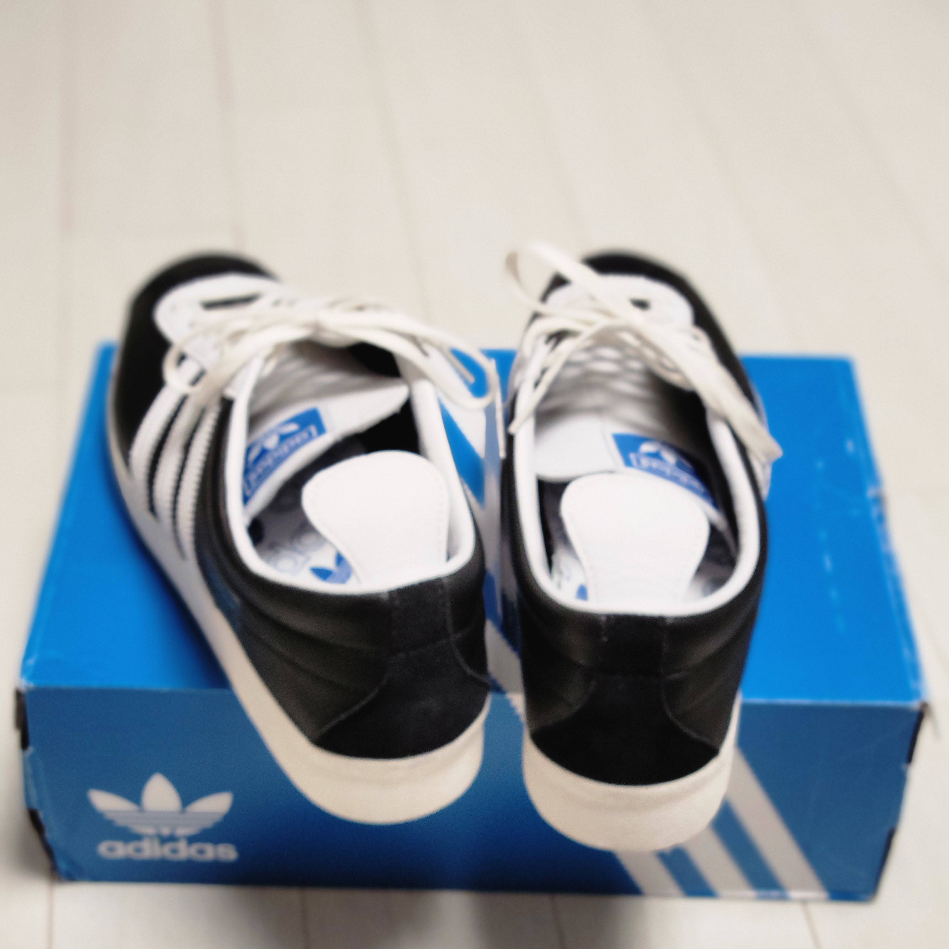 Adidas Gazelle Vintage Black White 착용 스타일 - 4