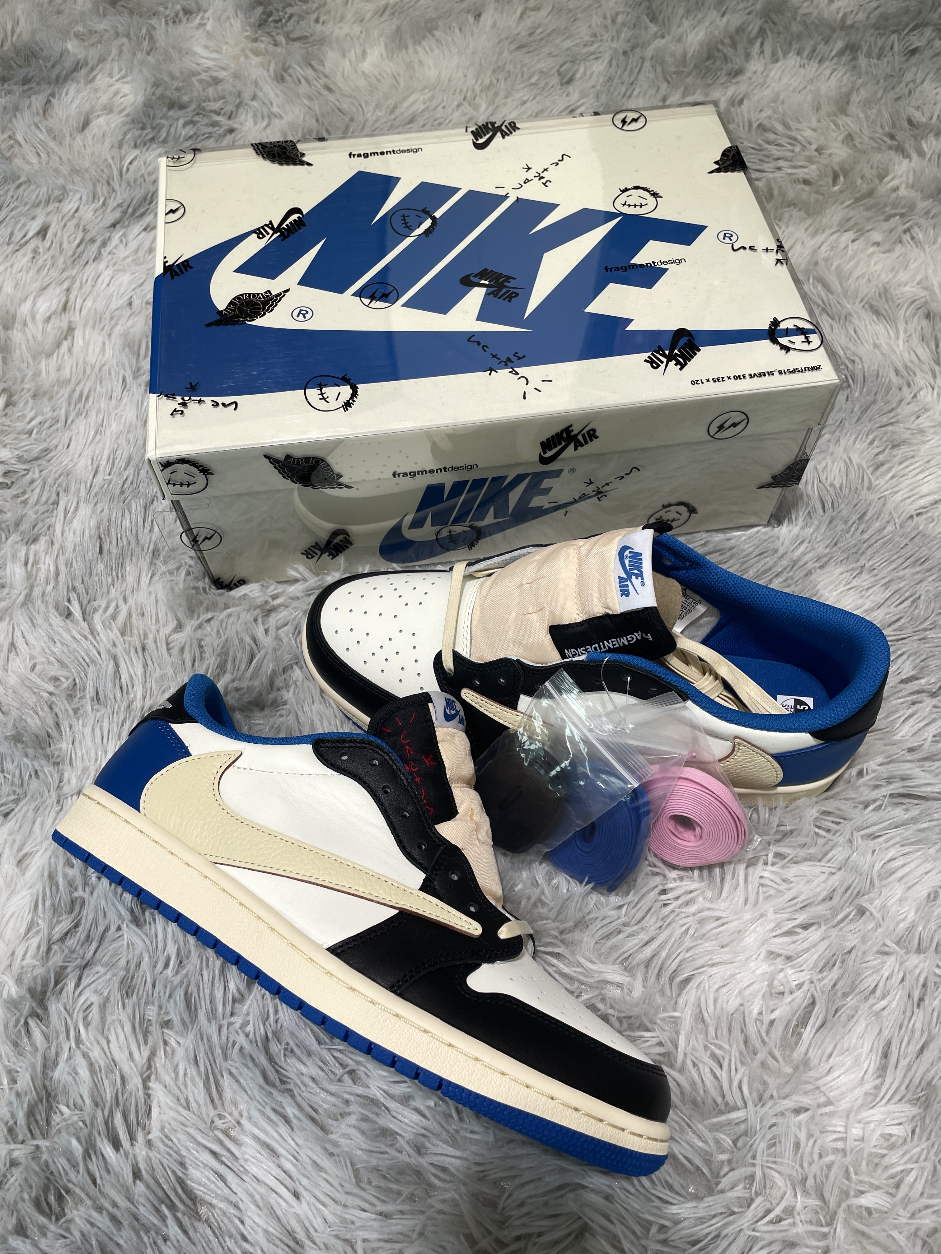 Jordan 1 x Travis Scott x Fragment Retro Low OG SP Military Blue 착용 스타일 - 2