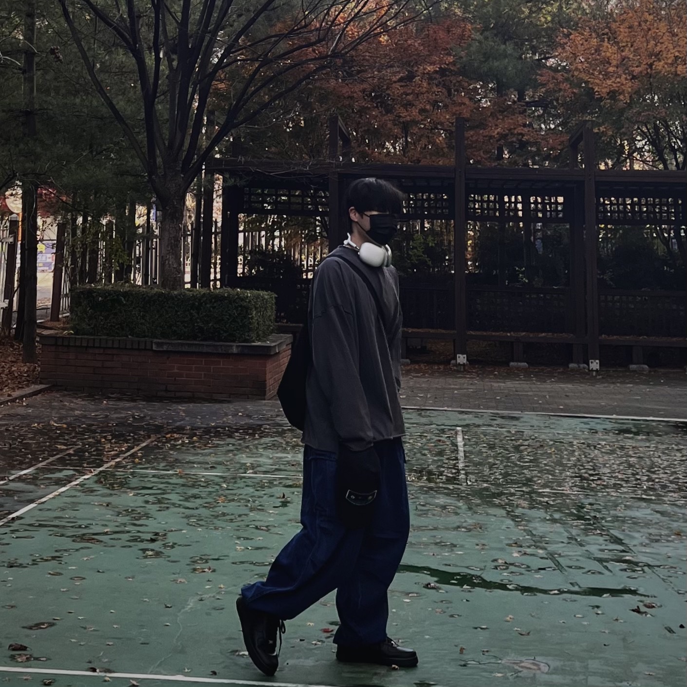 Nike x Supreme Air Force 1 Low Black, Apple AirPods Max Lightning Silver (Korean Ver.) 착용 스타일 - 3