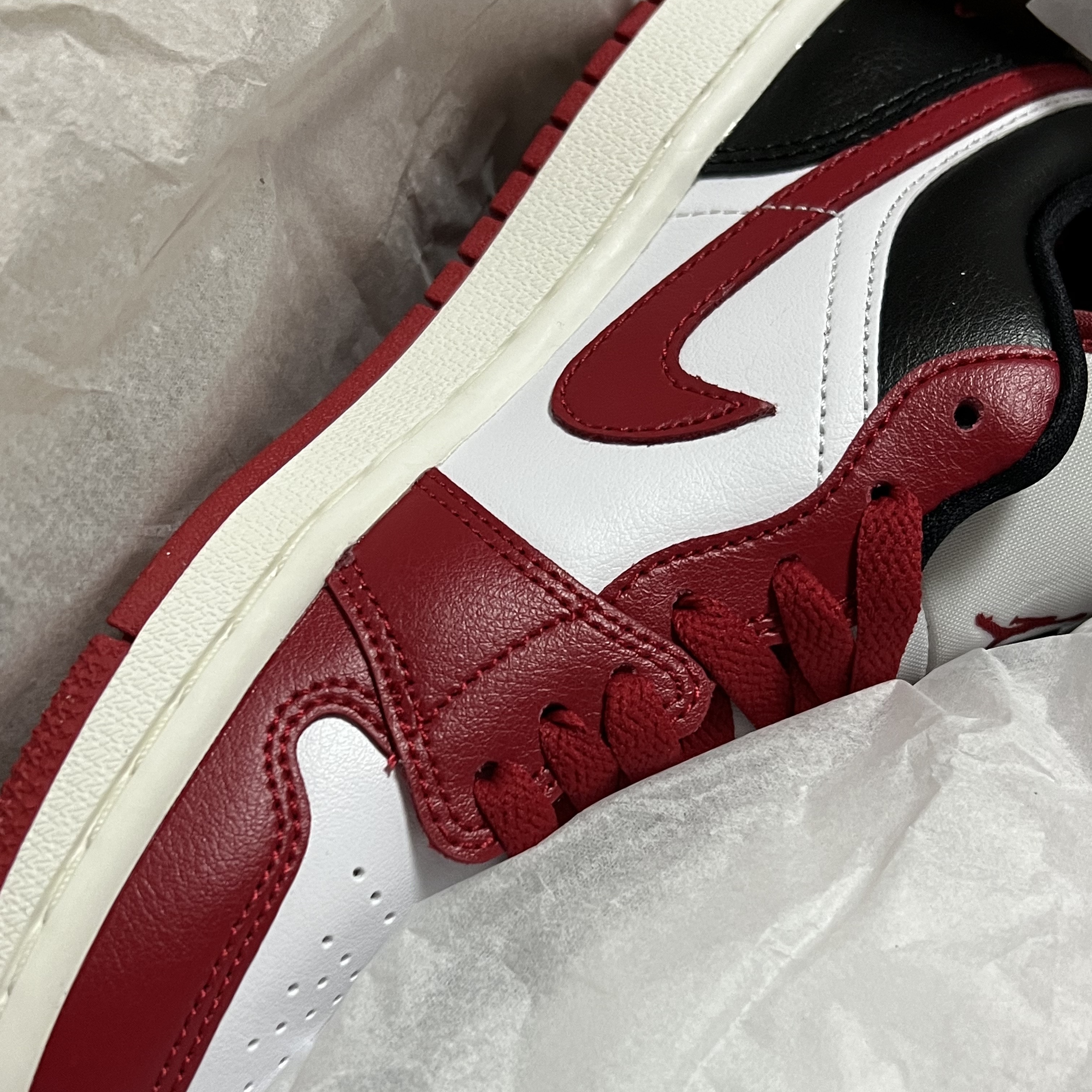 (W) Jordan 1 Low White Gym Red 착용 스타일 - 1