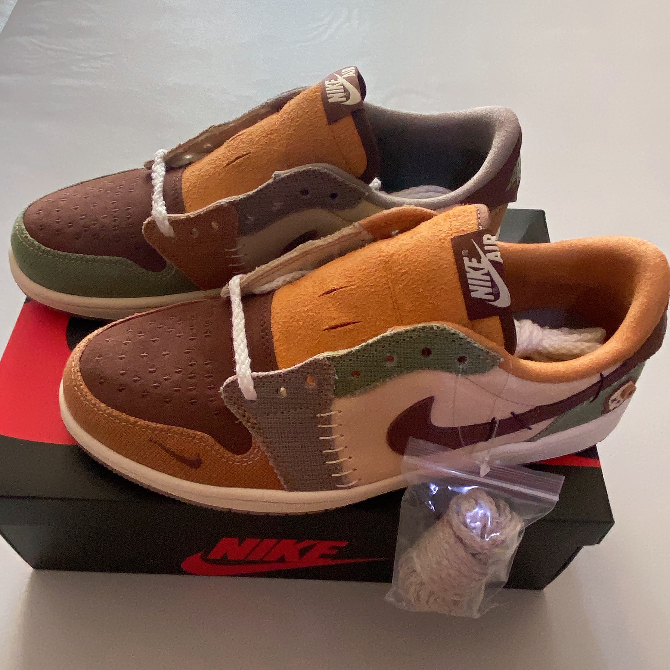 Jordan 1 x Zion Williamson Retro Low OG Flax and Oil Green 착용 스타일 - 1