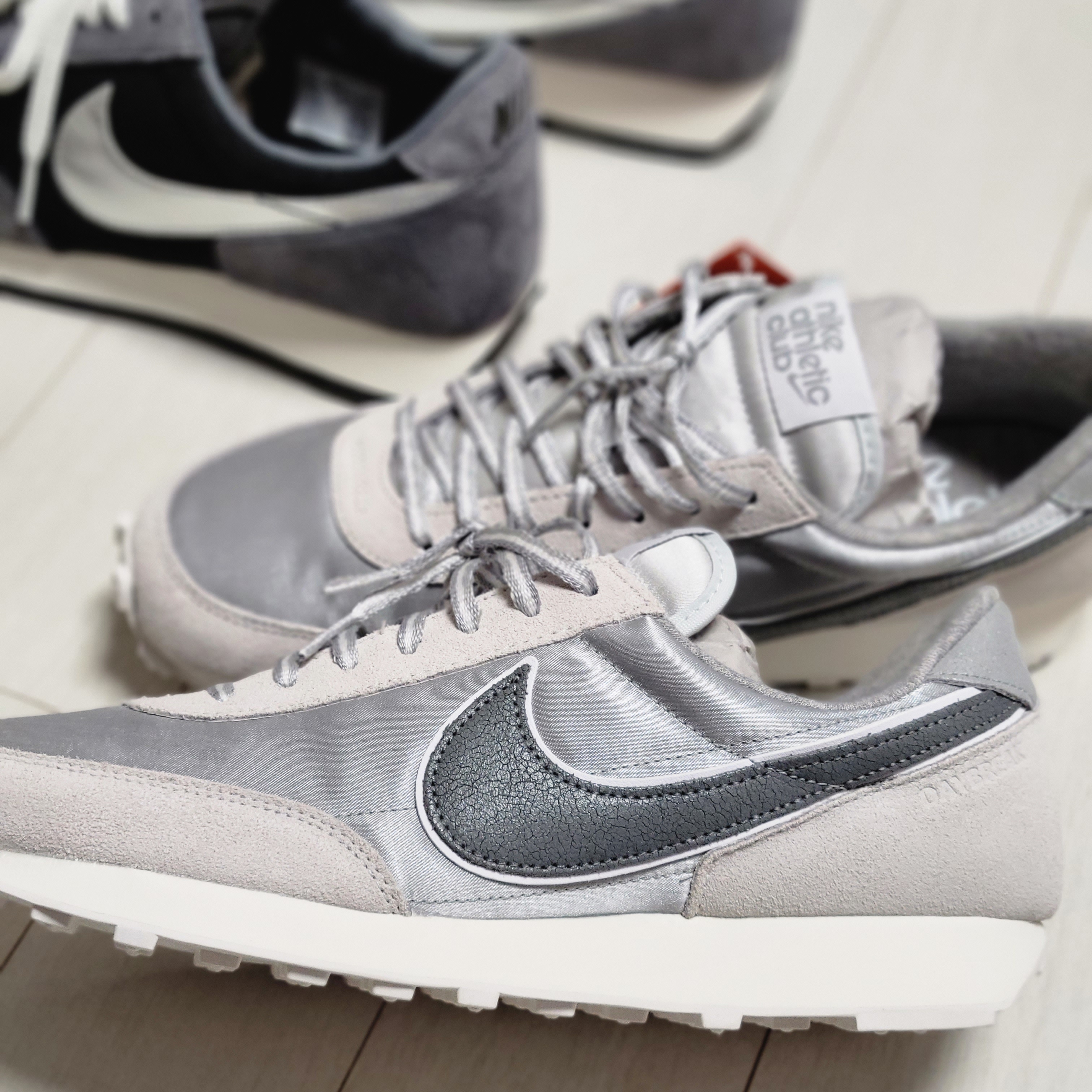 Nike Daybreak SP Black Metallic Silver, (W) Nike Daybreak SE Light Smoke Grey 착용 스타일 - 3