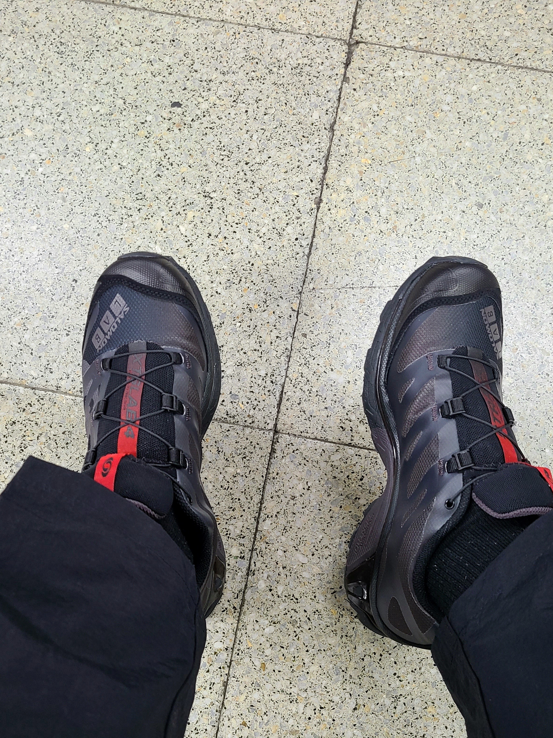 Salomon x Slam Jam XT-4 Black Magnet Goji Berry 착용 스타일 - 3