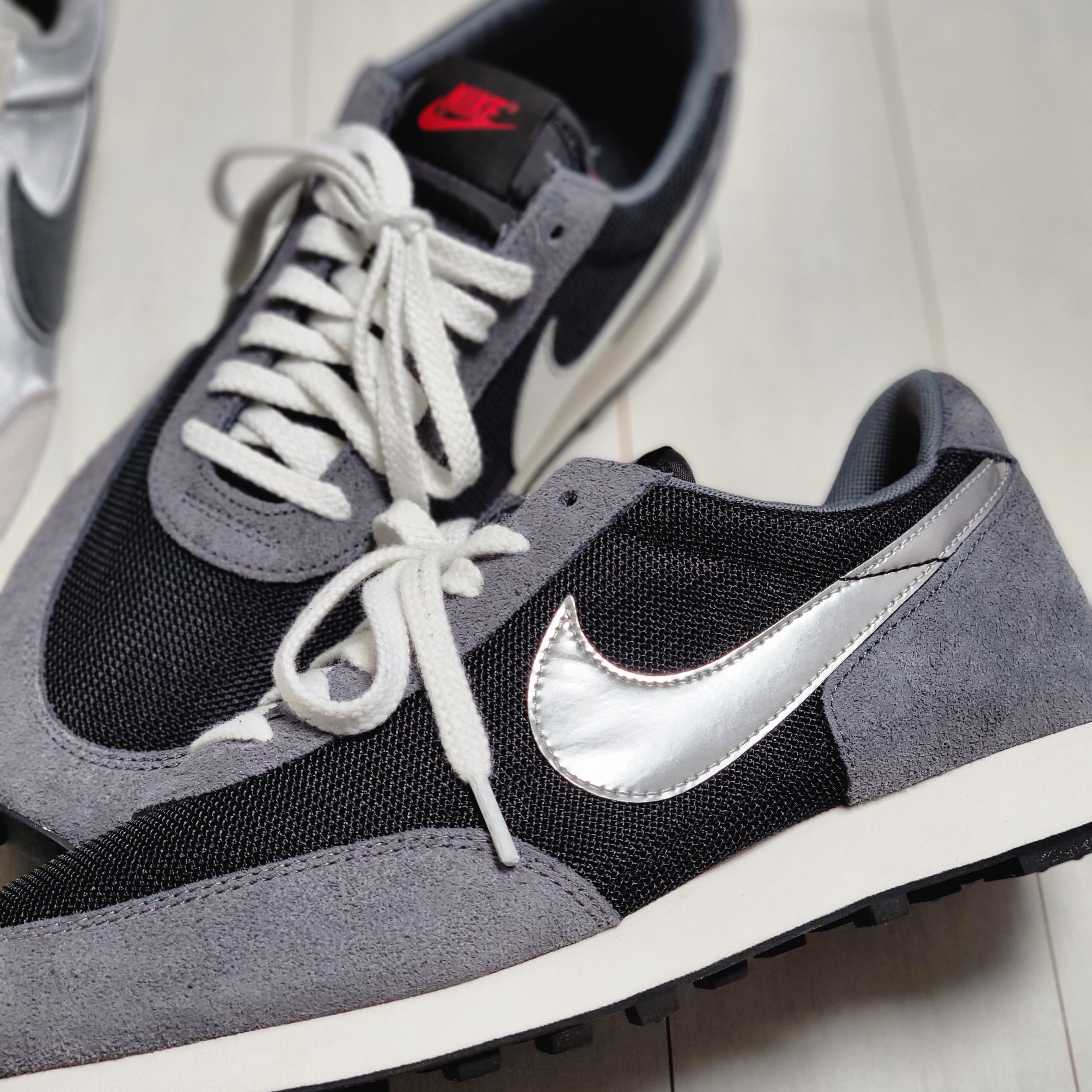 Nike Daybreak SP Black Metallic Silver, (W) Nike Daybreak SE Light Smoke Grey 착용 스타일 - 2