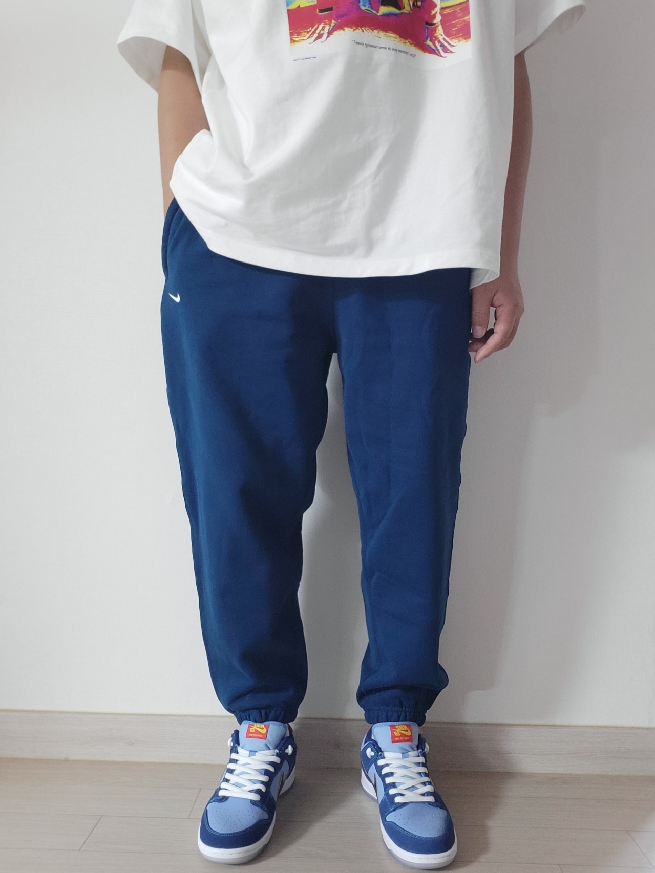 Nike x Why So Sad? SB Dunk Low Pro Coastal Blue, Nike NRG Solo Swoosh Fleece Pants Valerian Blue - Asia 착용 스타일