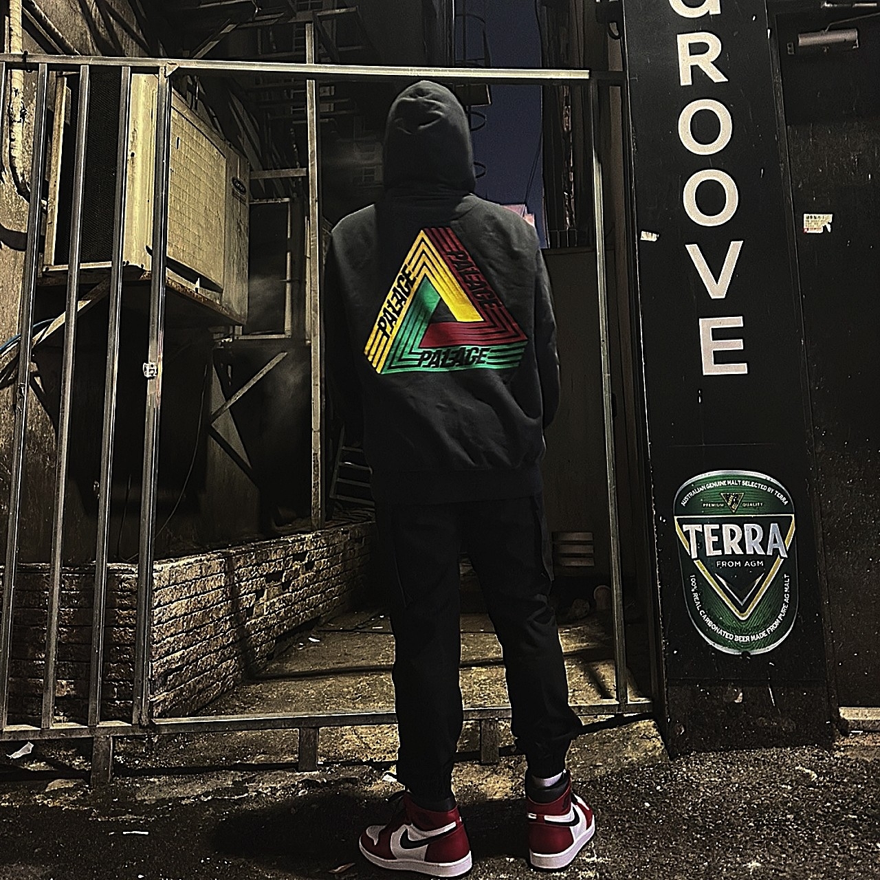 Palace Tri-Dart Hood Black - 20FW, Jordan 1 Retro High OG Chicago 2015 착용 스타일