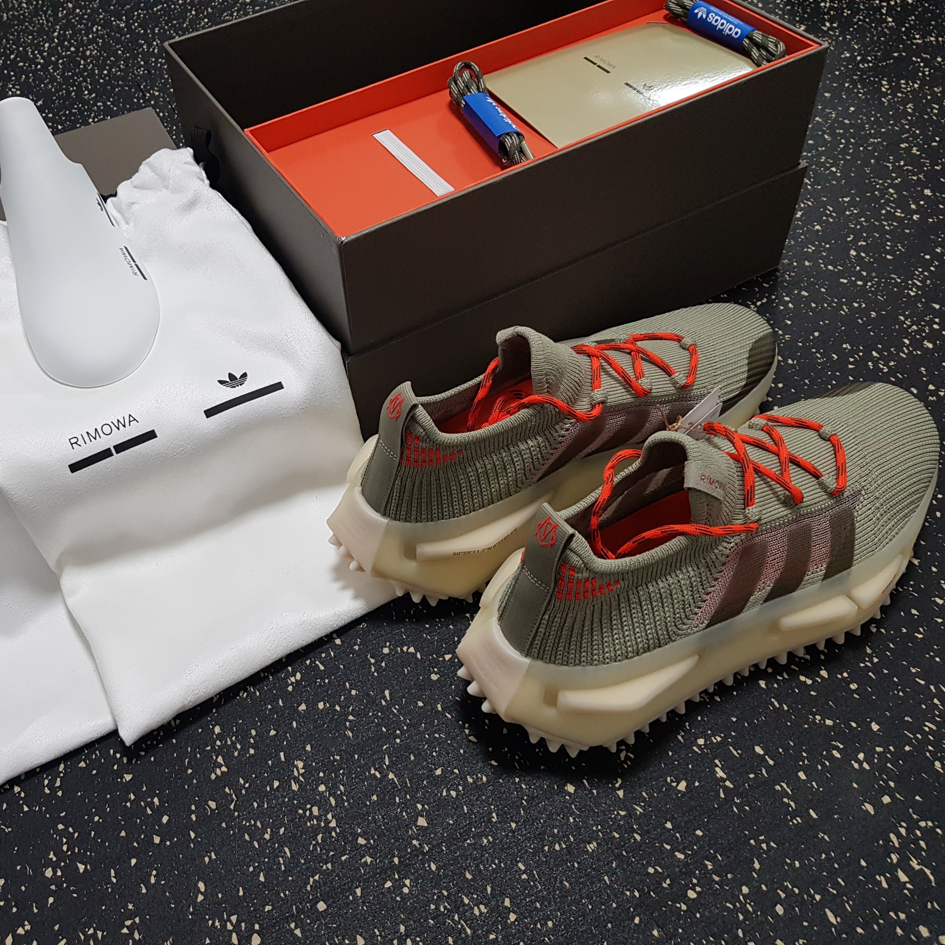 Adidas x Rimowa NMD S1 MIG Tech Beige 착용 스타일 - 2