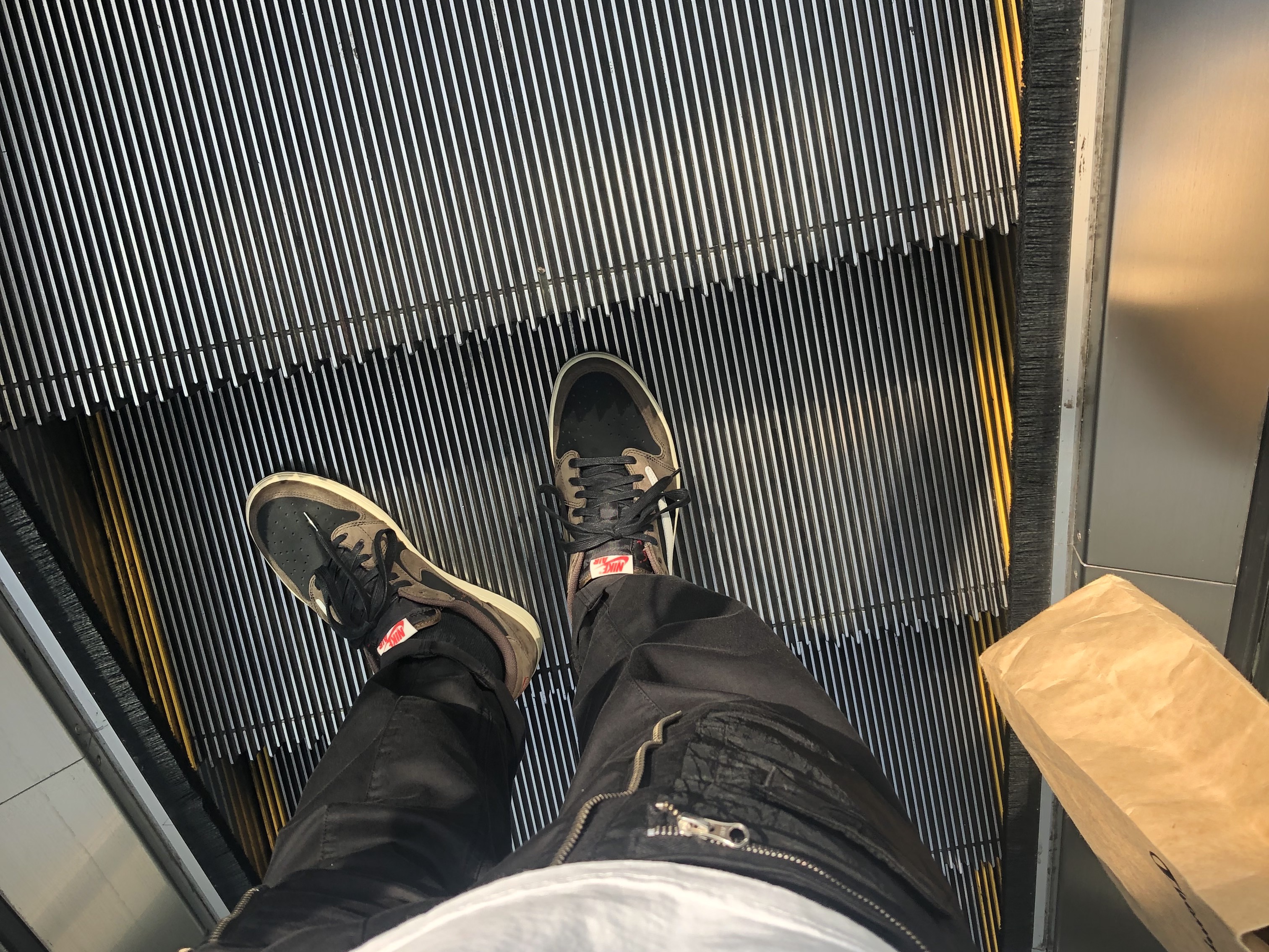 Jordan 1 x Travis Scott Retro Low OG SP Mocha 착용 스타일