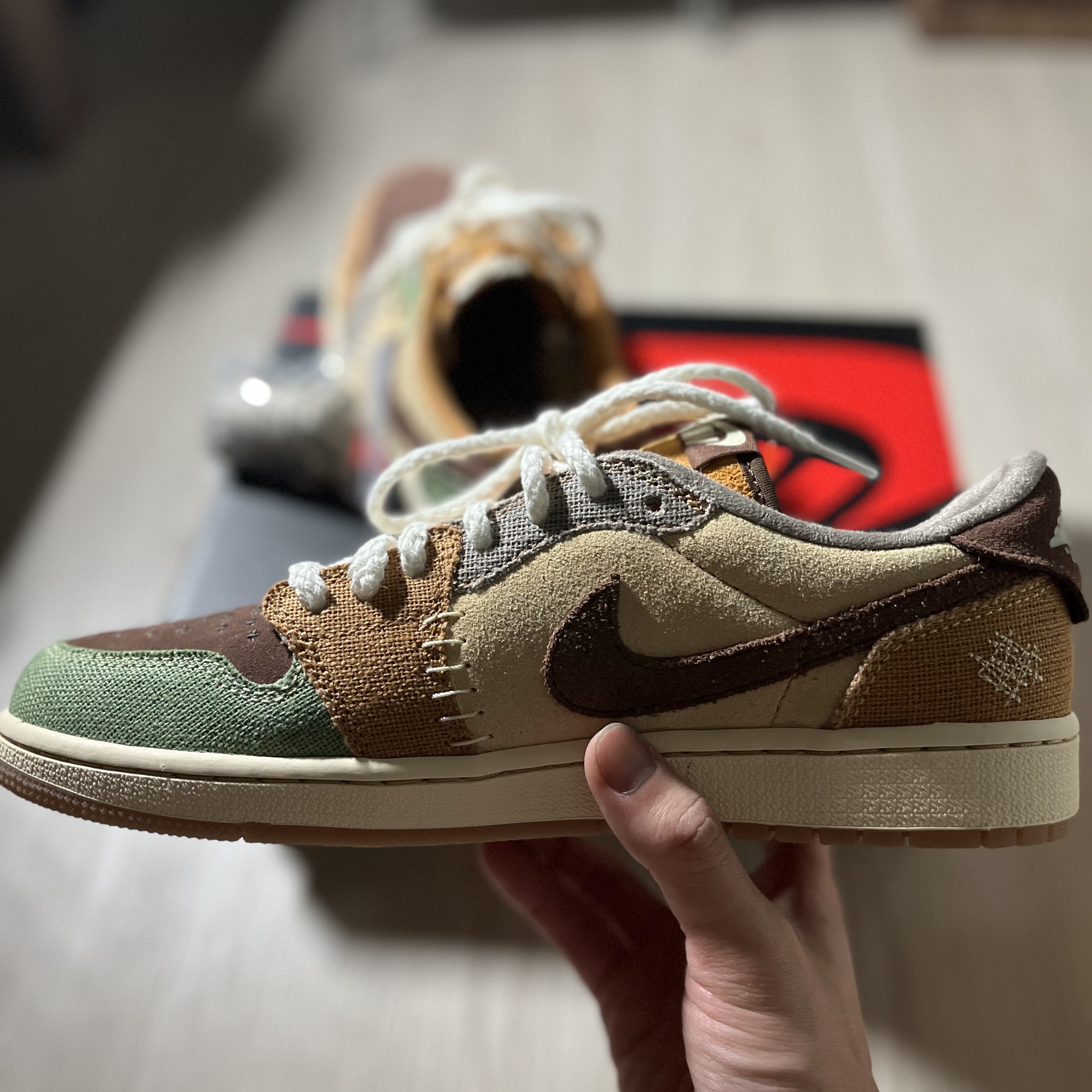 Jordan 1 x Zion Williamson Retro Low OG Flax and Oil Green 착용 스타일 - 3