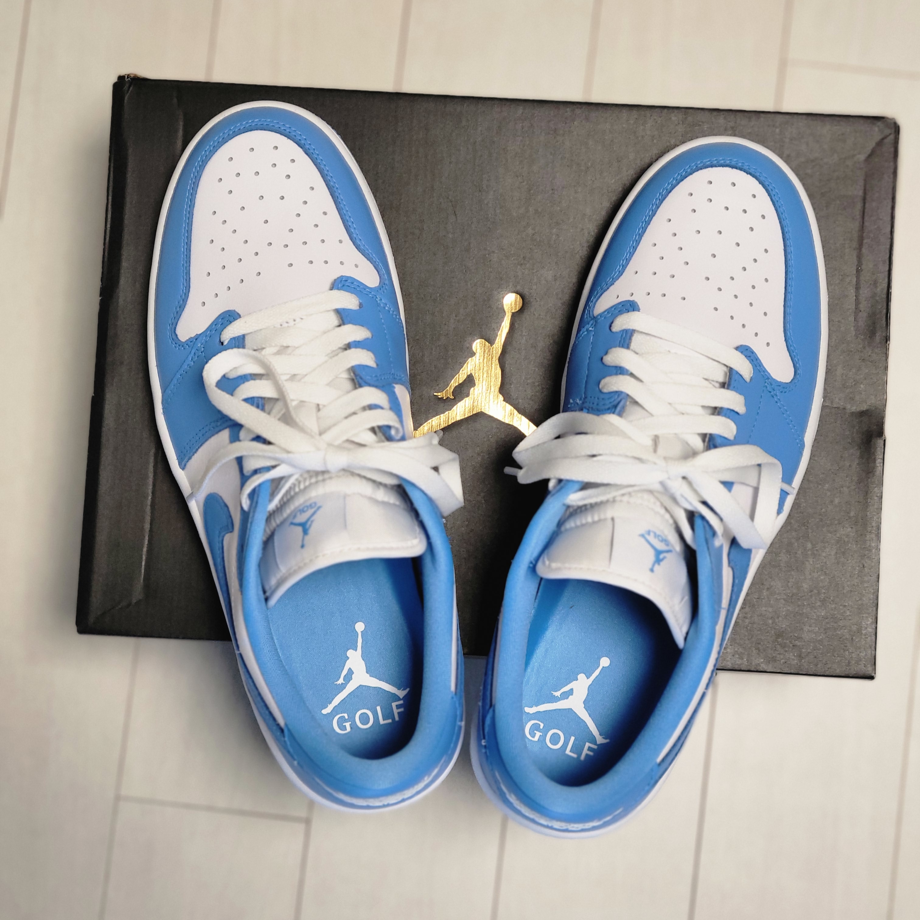 Jordan 1 Low Golf White and University Blue 착용 스타일 - 3