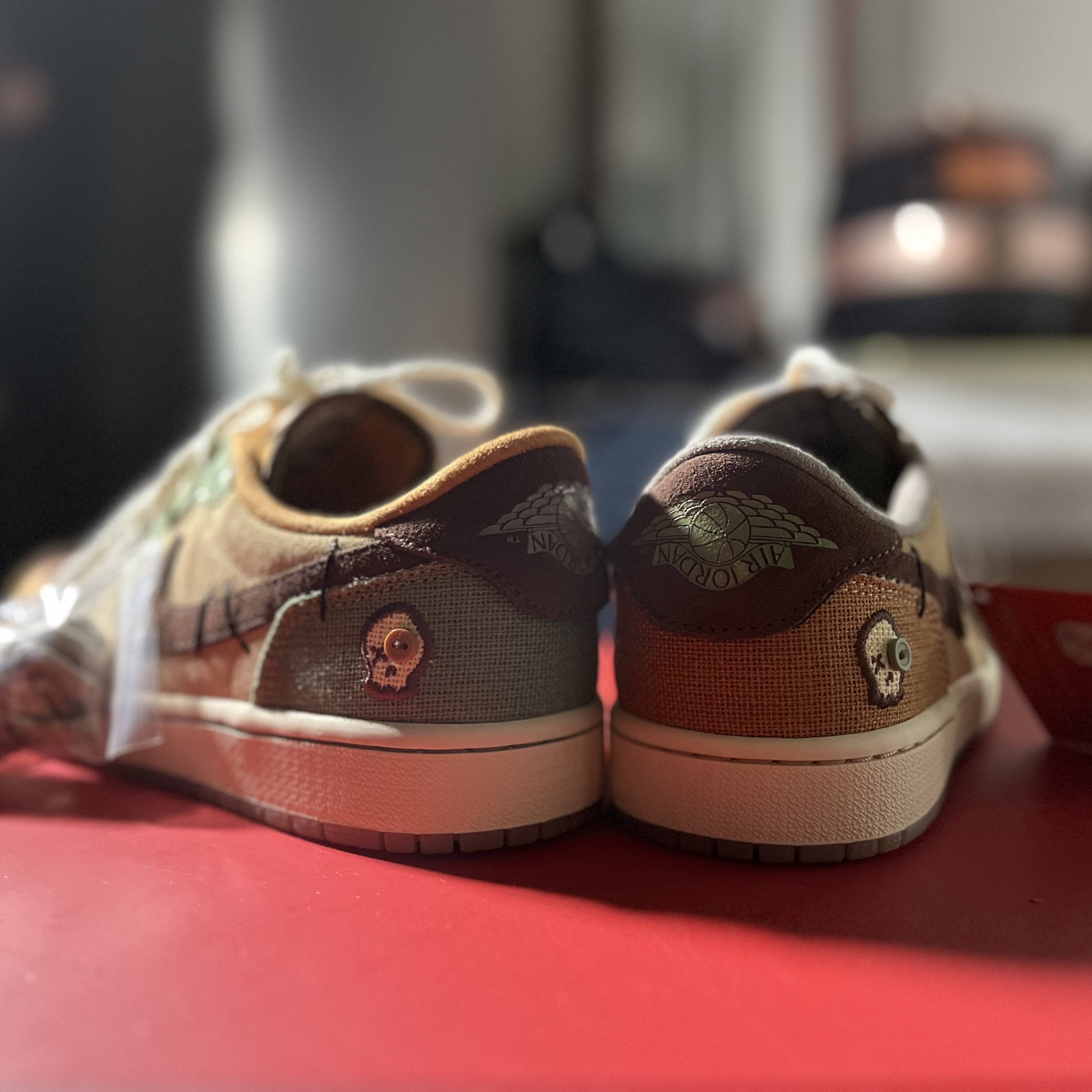 Jordan 1 x Zion Williamson Retro Low OG Flax and Oil Green 착용 스타일 - 2