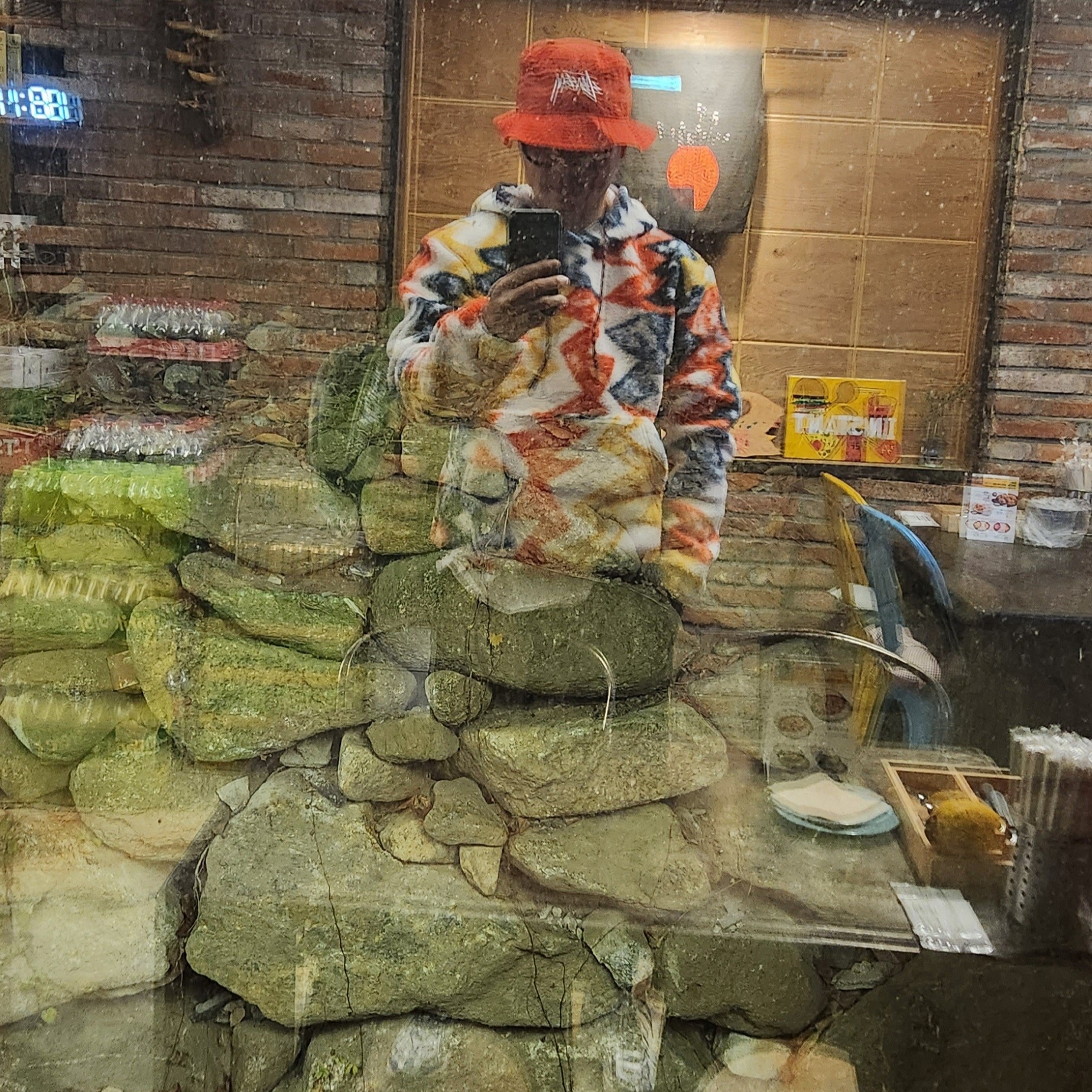 Nike x Stussy Bucket Hat Habanero Red 착용 스타일