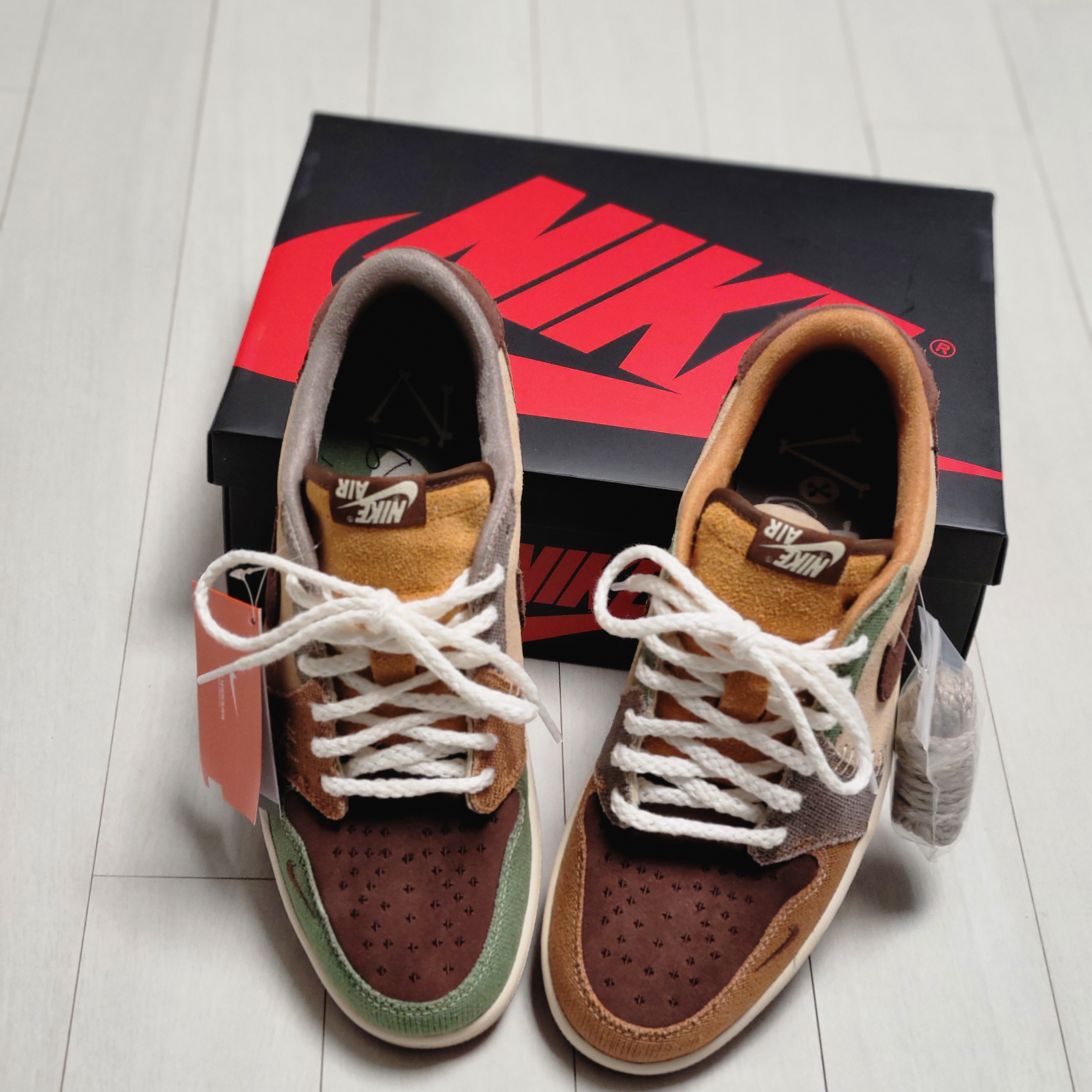 Jordan 1 x Zion Williamson Retro Low OG Flax and Oil Green 착용 스타일 - 1