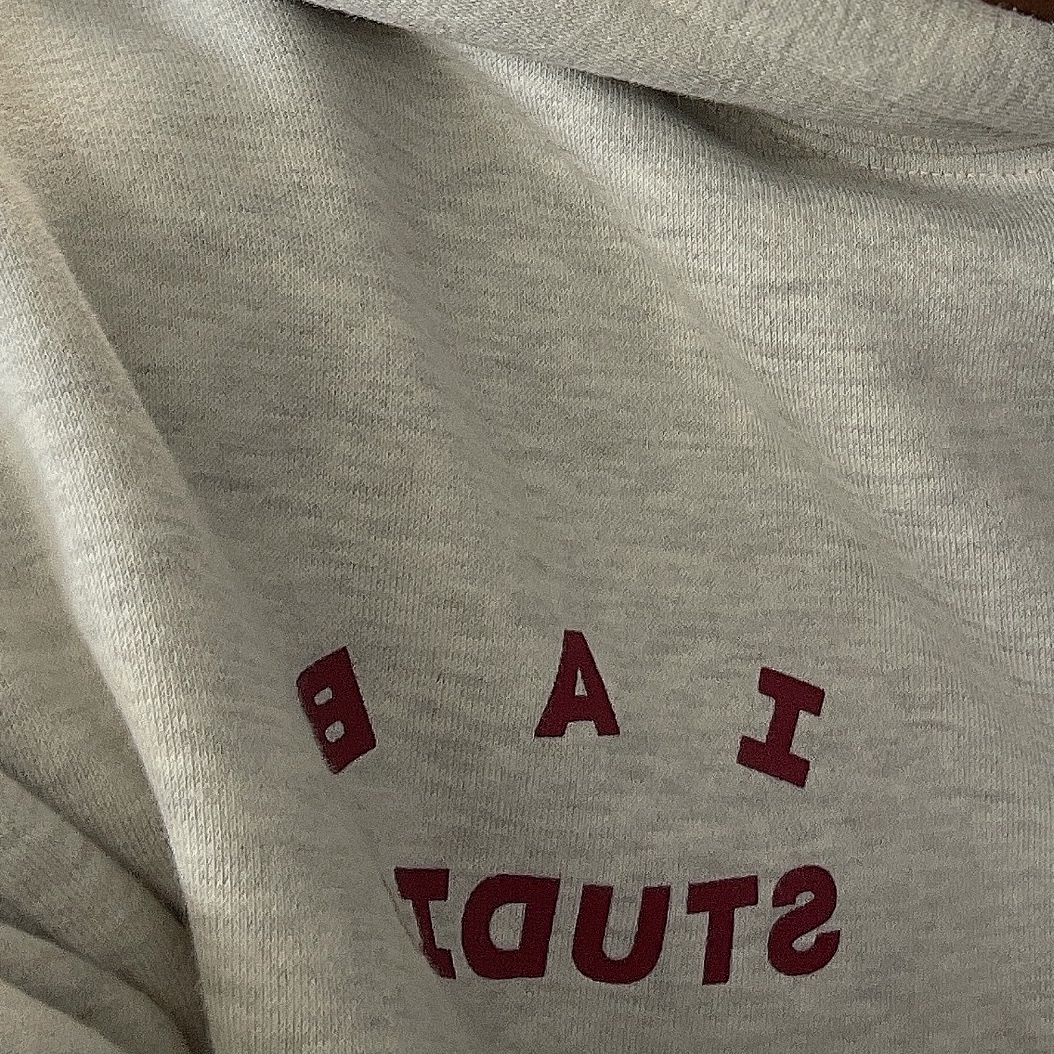 IAB Studio Hoodie Oatmeal Burgundy 착용 스타일