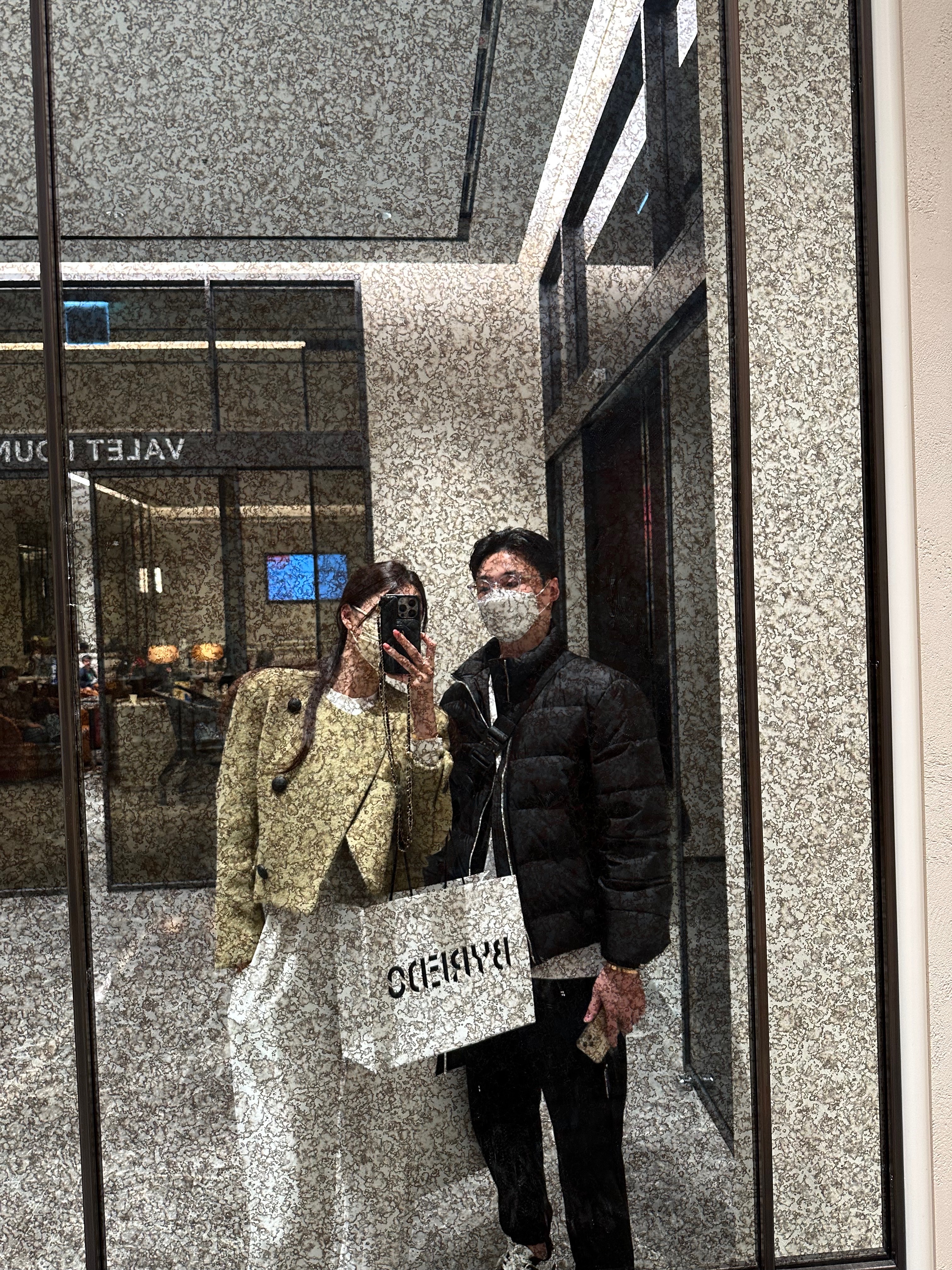 Prada Re-Nylon Short Puffer Jacket Black, Dior Saddle Bag Black Dior Oblique Jacquard 착용 스타일 - 1