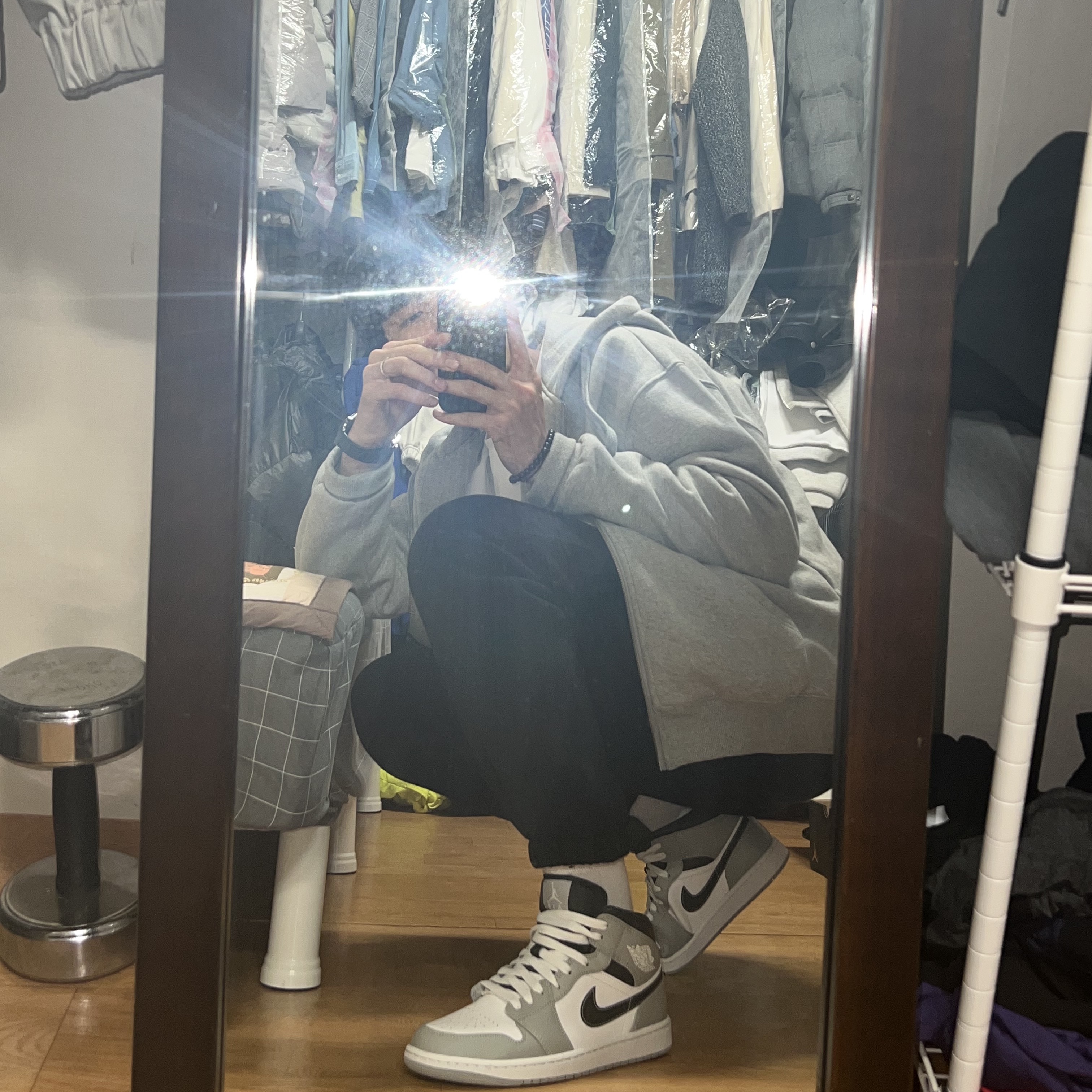 Jordan 1 Mid Light Smoke Grey Anthracite 착용 스타일