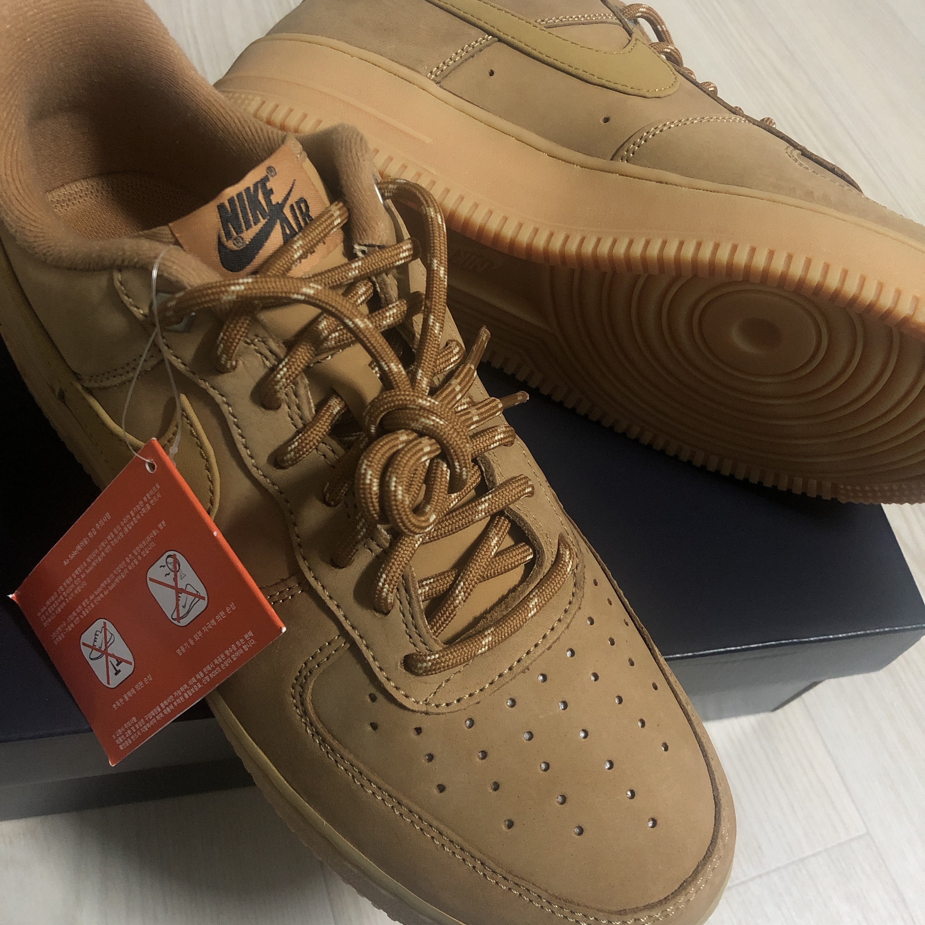 Nike Air Force 1 '07 WB Flax 착용 스타일
