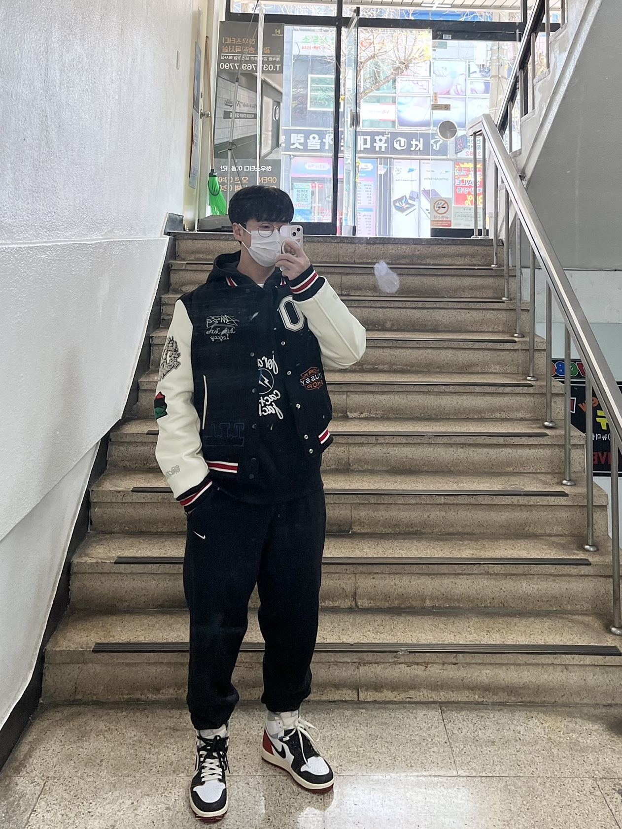 Jordan 1 x Union Retro High Black Toe, Nike NRG Solo Swoosh Fleece Pants Black - US/EU 착용 스타일