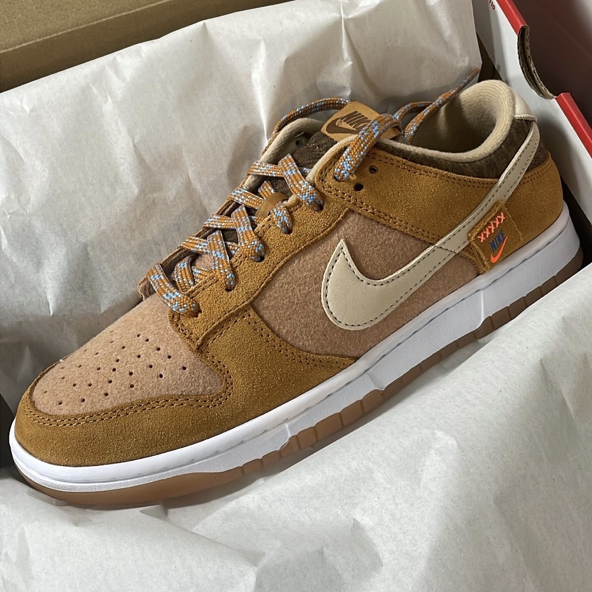 Nike Dunk Low SE Praline Desert Ochre 착용 스타일