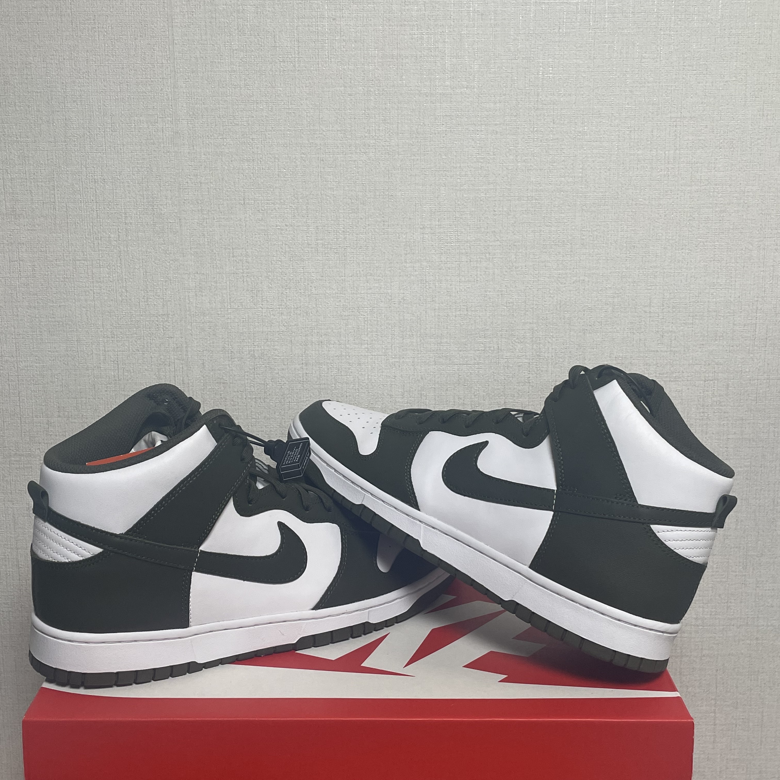 Nike Dunk High Retro Championship Khaki 착용 스타일
