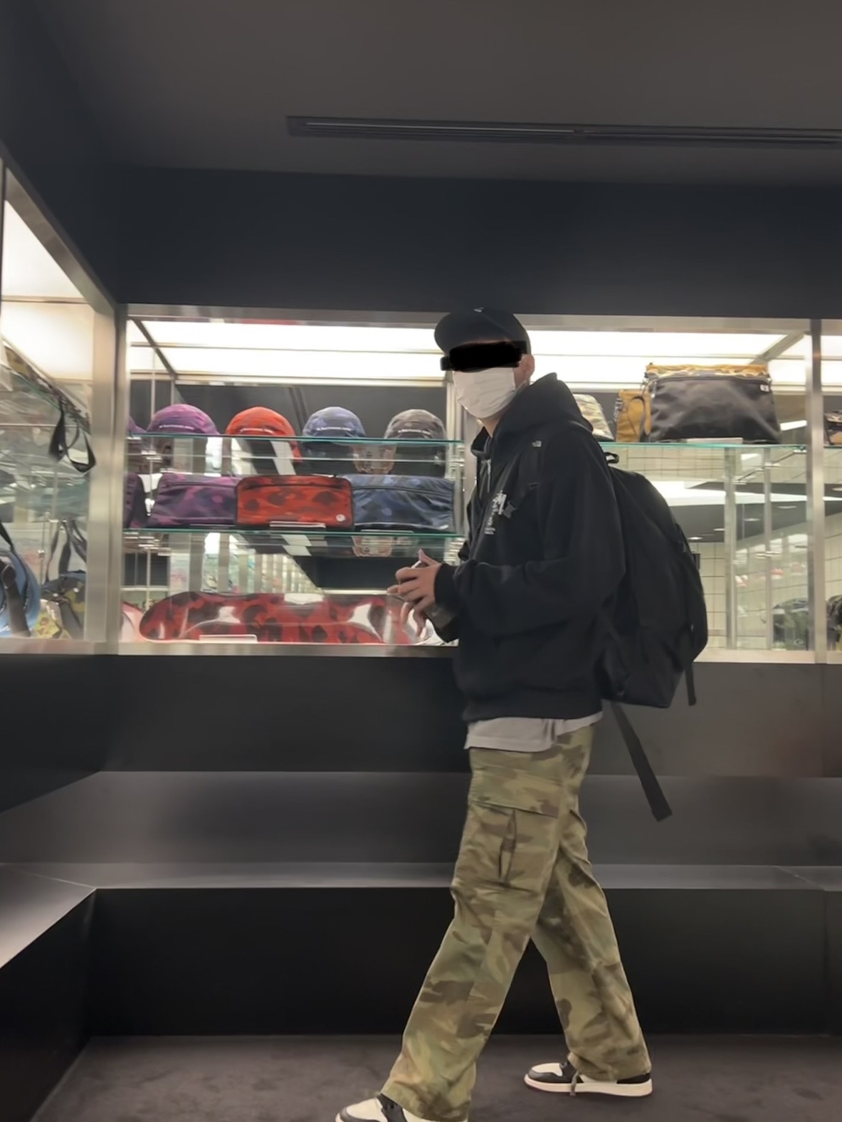 Supreme Ventile S Logo 6-Panel Black - 21FW, Stussy World Tour Zip Hoodie Black 2022 착용 스타일 - 2