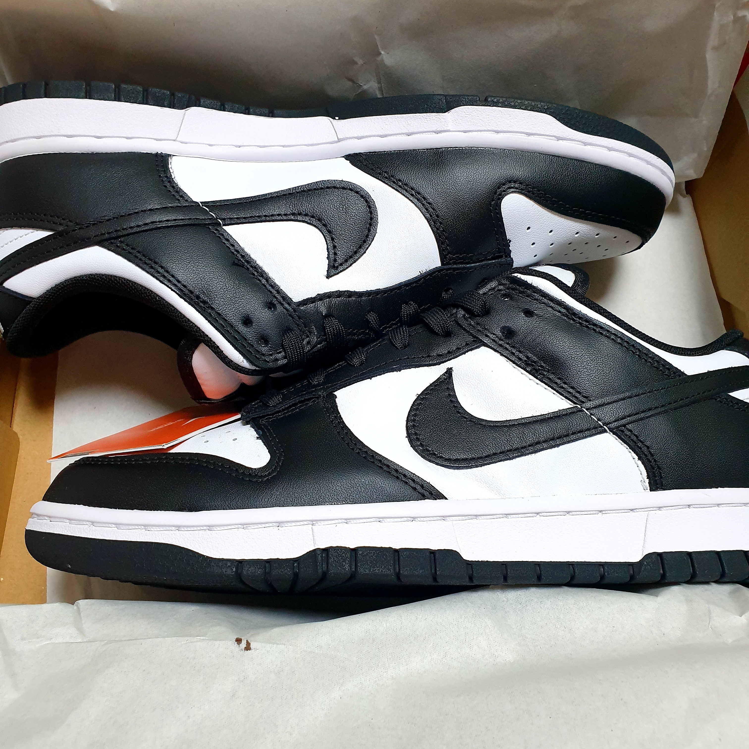 Nike Dunk Low Retro Black 착용 스타일 - 2