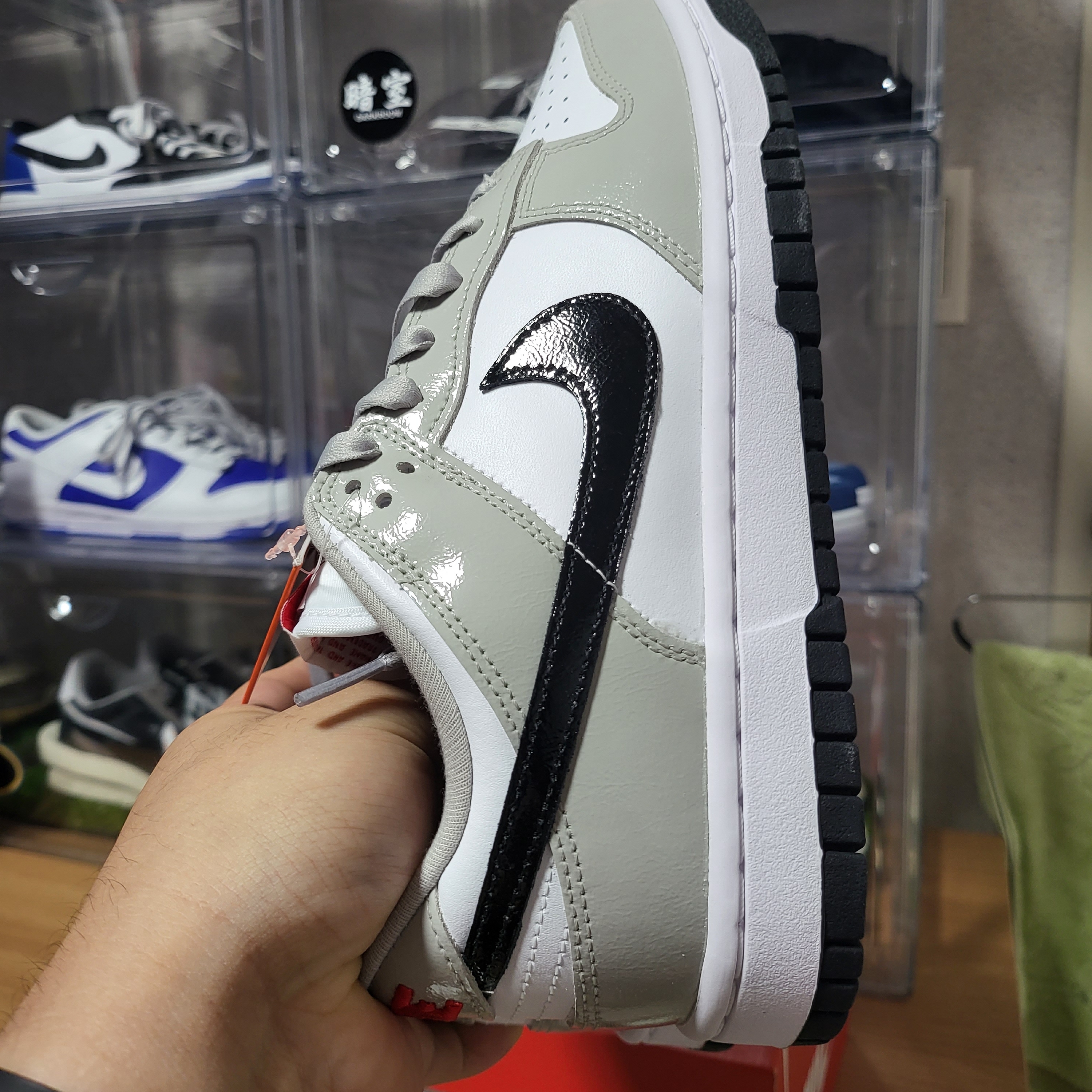 (W) Nike Dunk Low Essential Light Iron Ore Black 착용 스타일 - 3