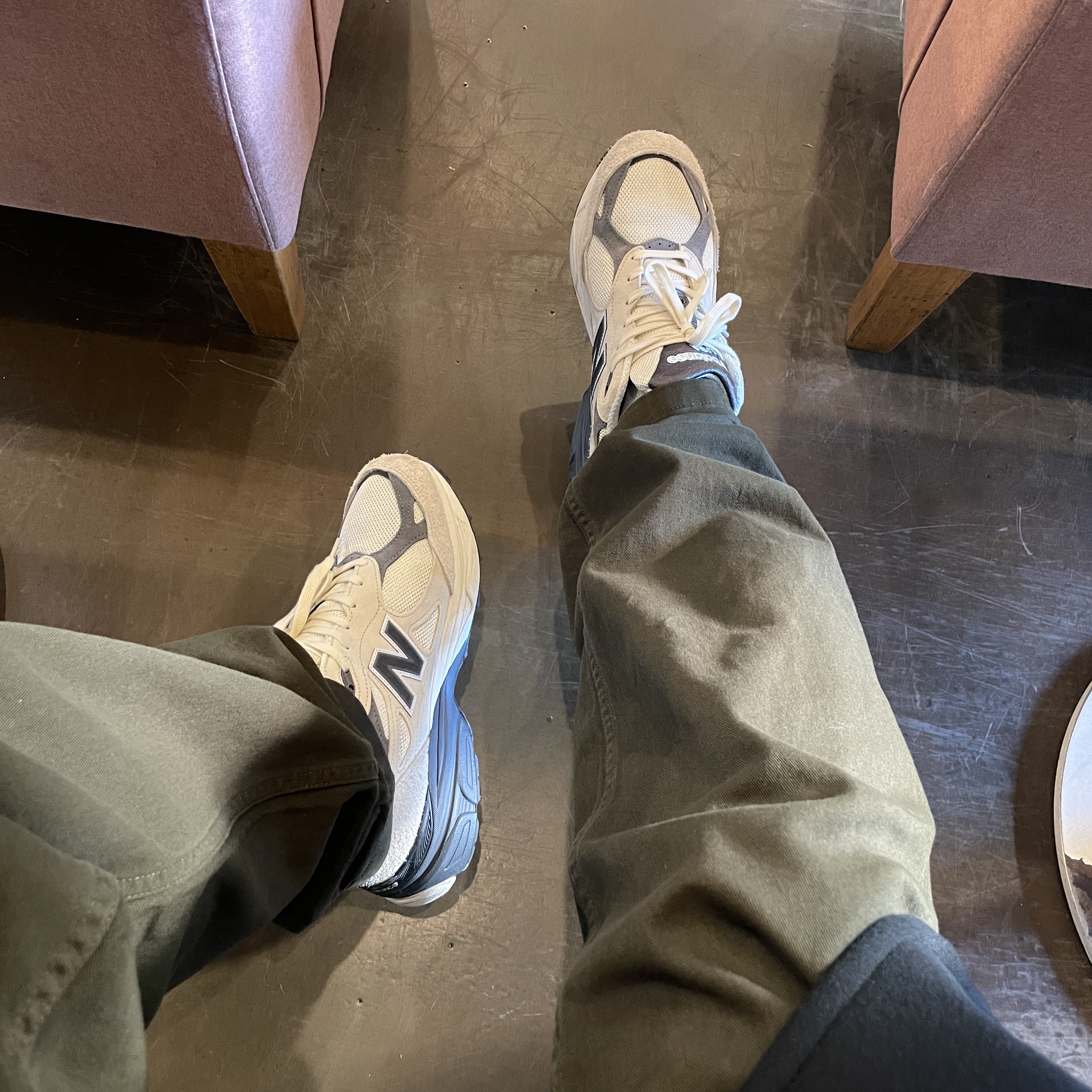 New Balance 990v3 Made in USA Moonbeam Macadamia Nut 착용 스타일 - 1